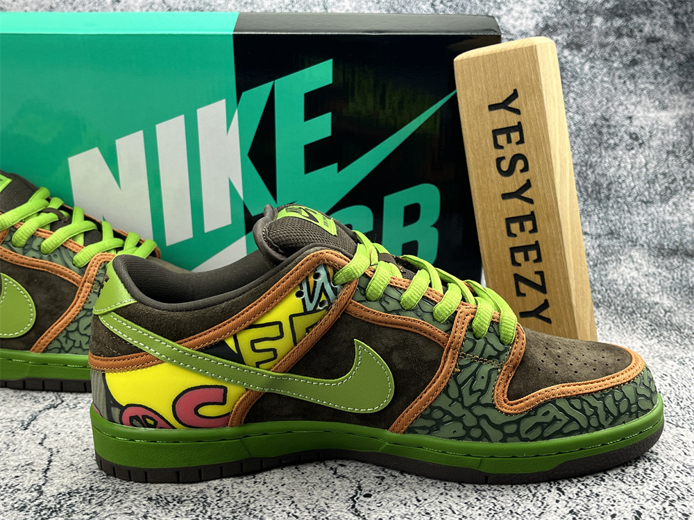 UA  NIKE SB DUNK LOW 