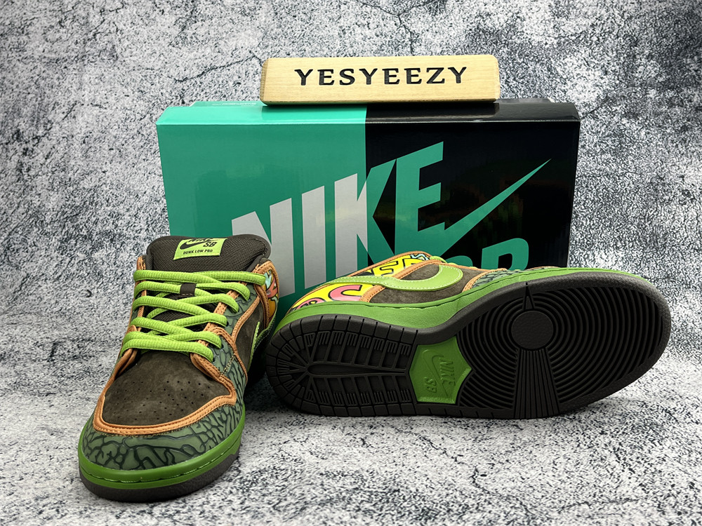 UA  NIKE SB DUNK LOW 