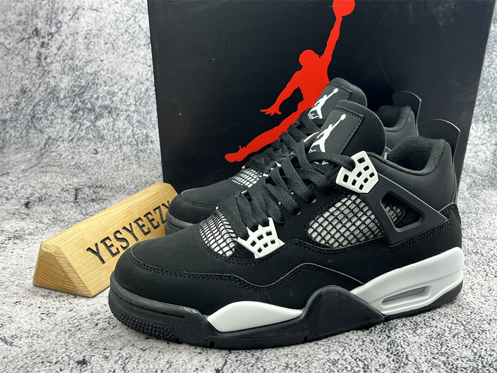 UA WMNS AIR JORDAN 4 RETRO BLACK
