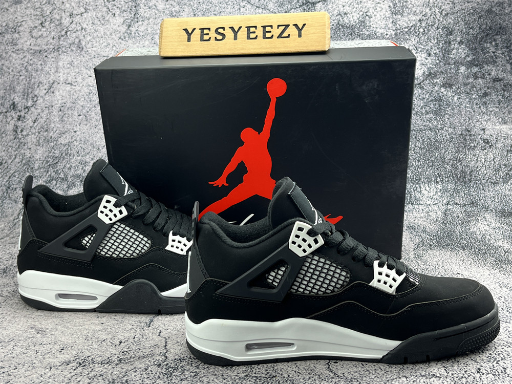 UA WMNS AIR JORDAN 4 RETRO BLACK