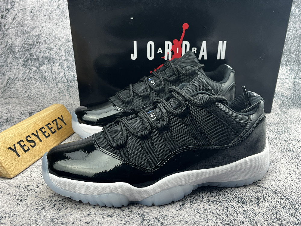 UA AIR JORDAN 11 RETRO LOW 