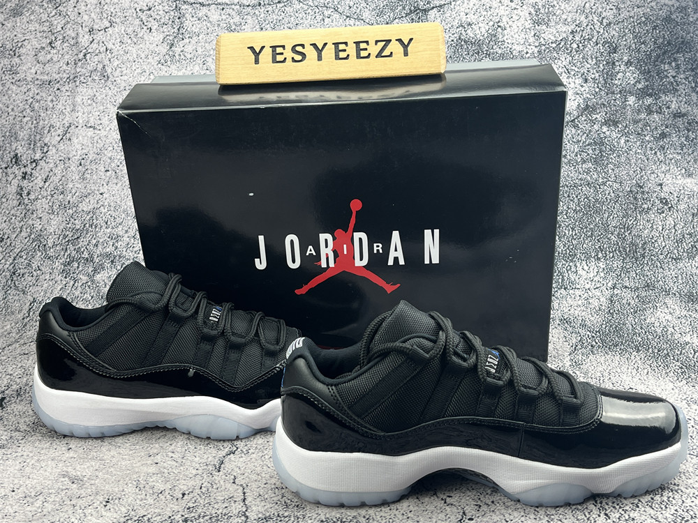 UA AIR JORDAN 11 RETRO LOW 