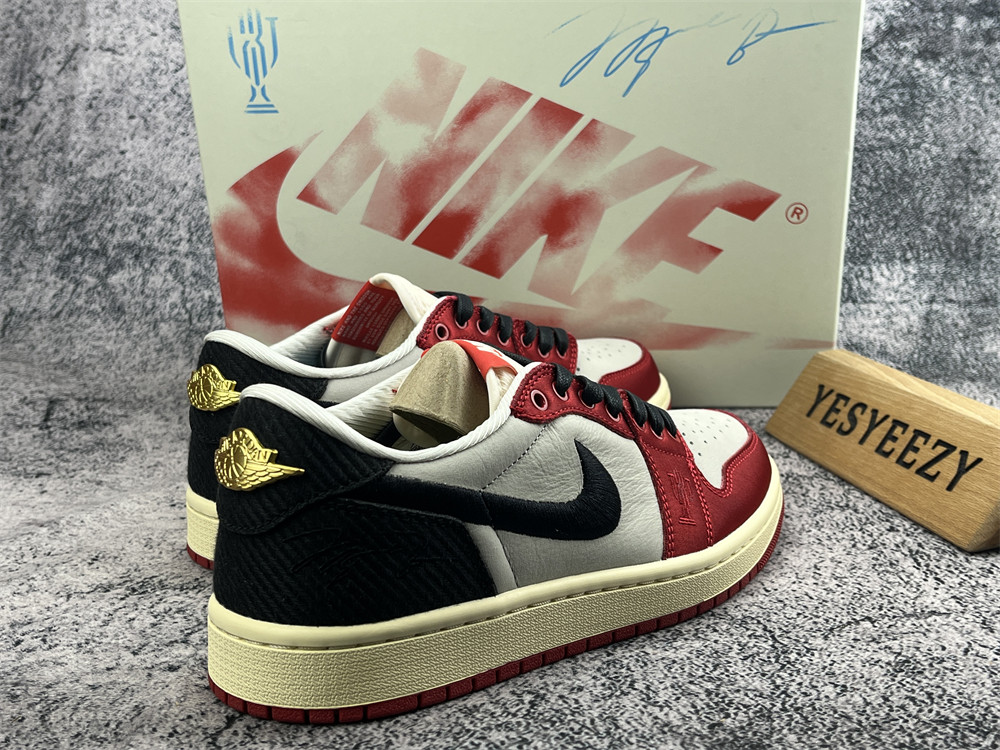 UA TROPHY ROOM X AIR JORDAN 1 RETRO LOW OG SP 