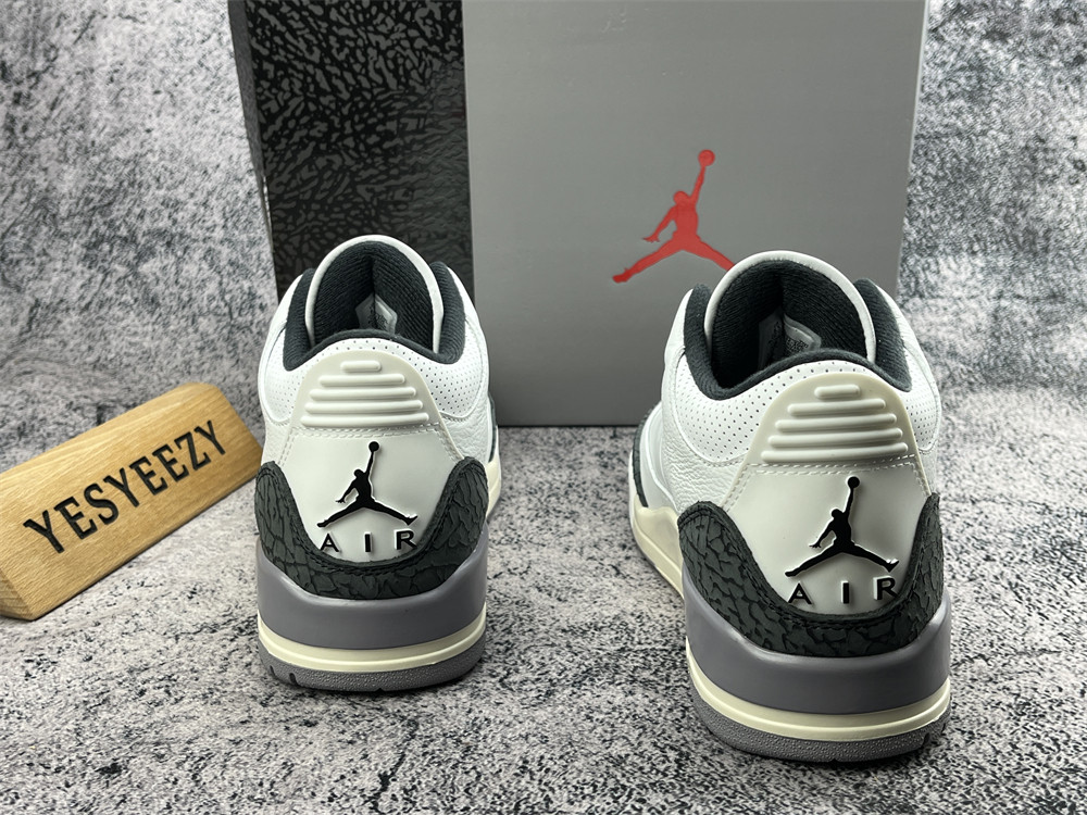 UA AIR JORDAN 3 RETRO 