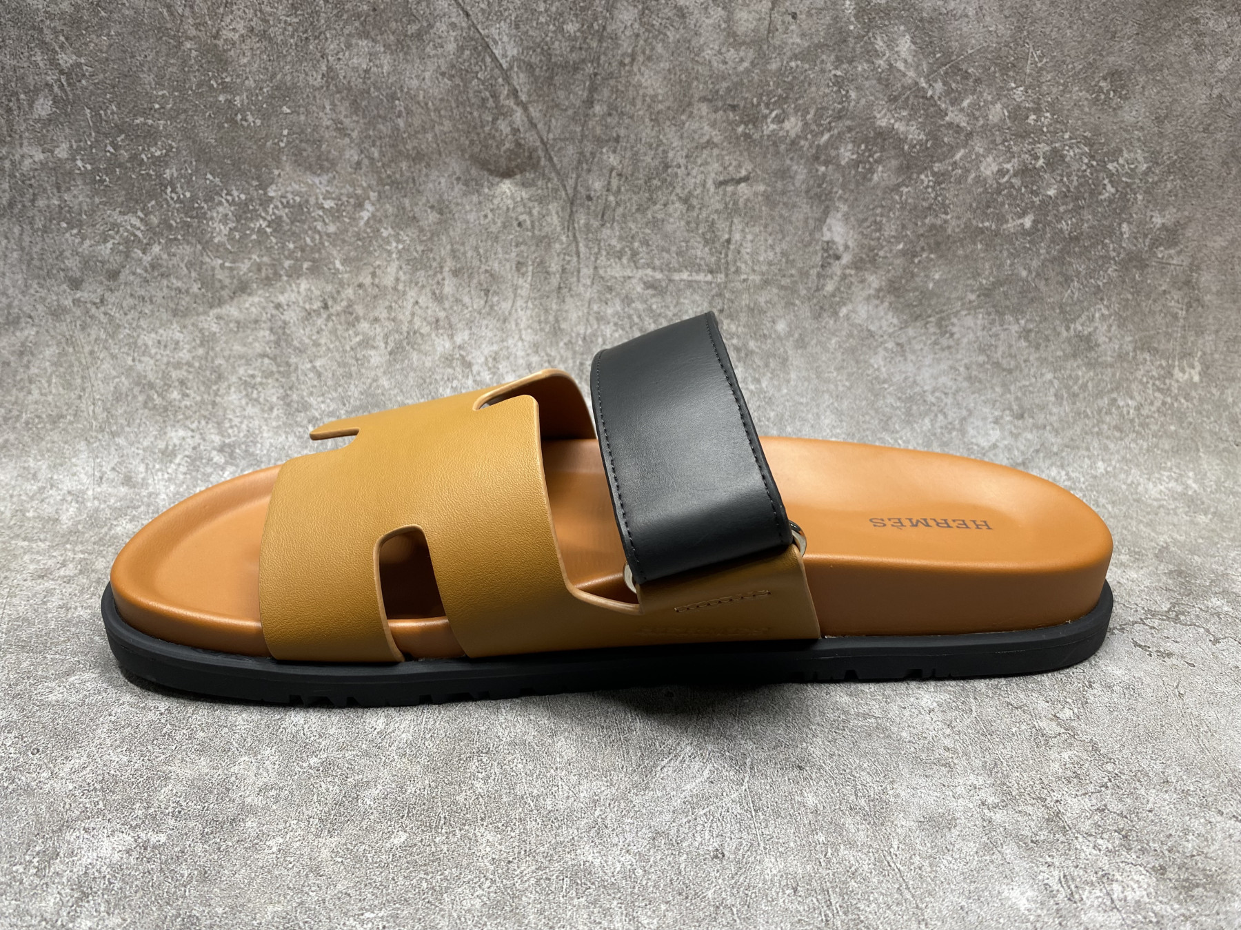 UA H**me5 Chypre Sandal