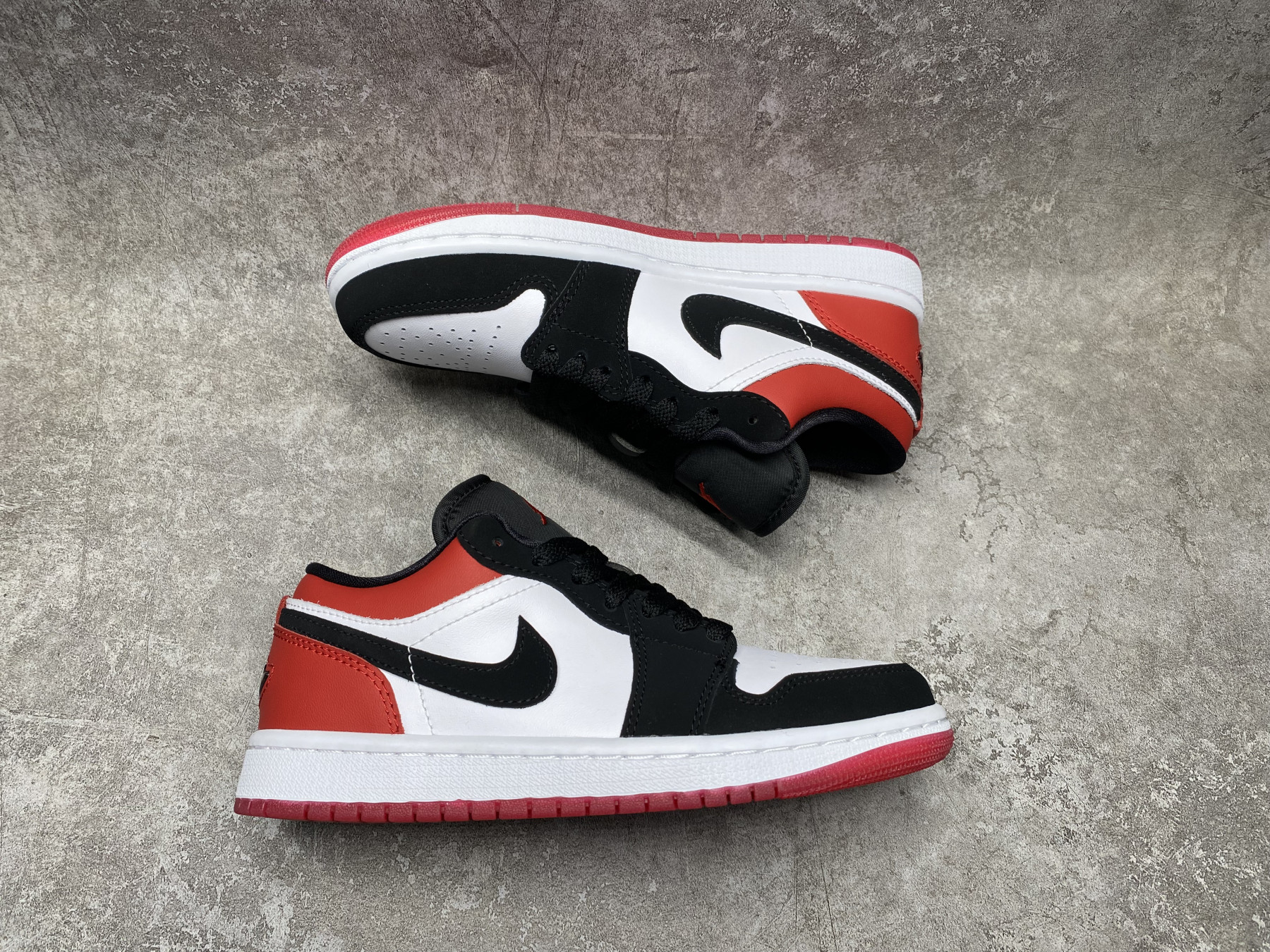 UA AIR JORDAN 1 LOW SE