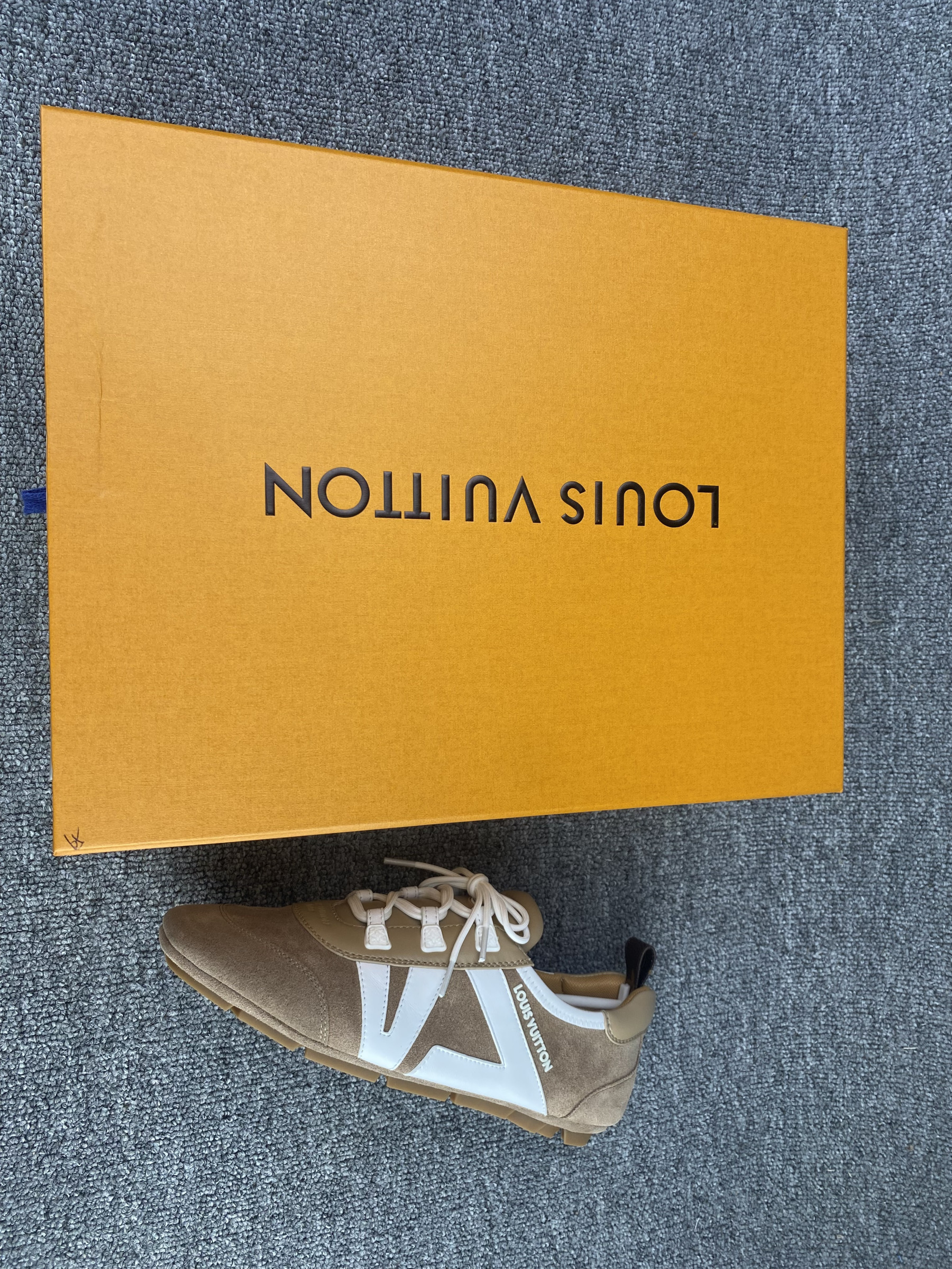 UA LV Sneaker