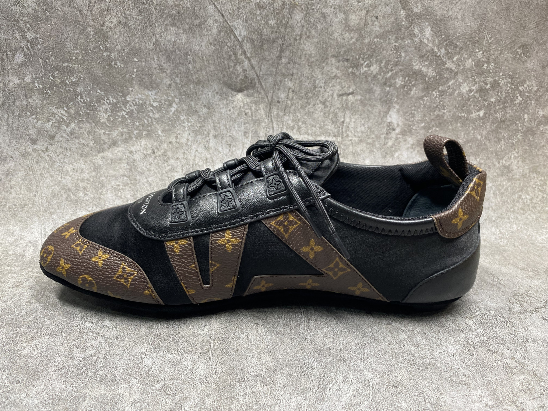 UA LV Sneaker