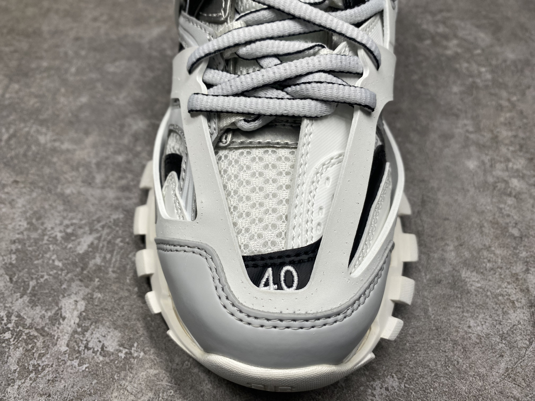 ua Ba1en*iaga track sneaker