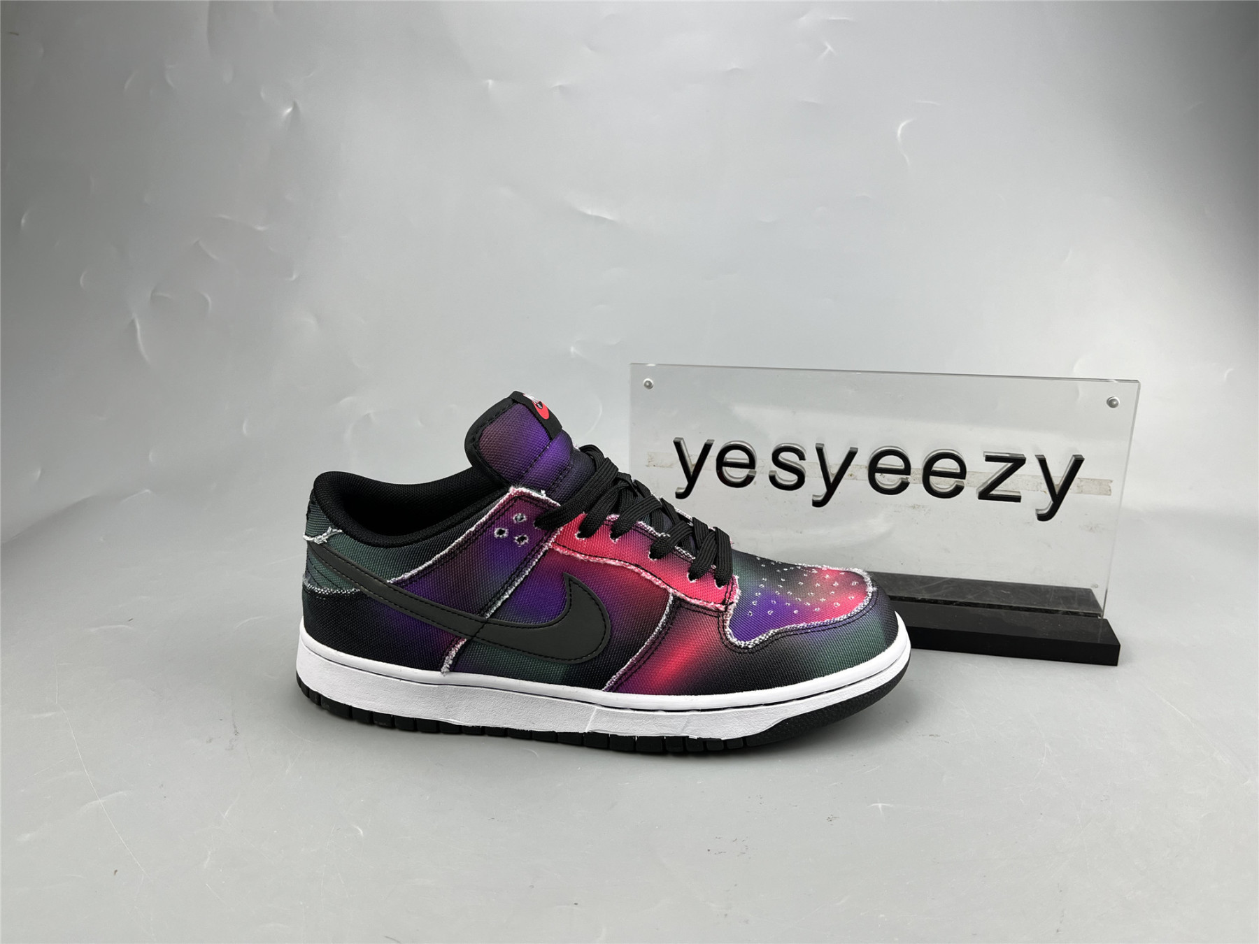 UA NIKE DUNK LOW "GRAFFITI"