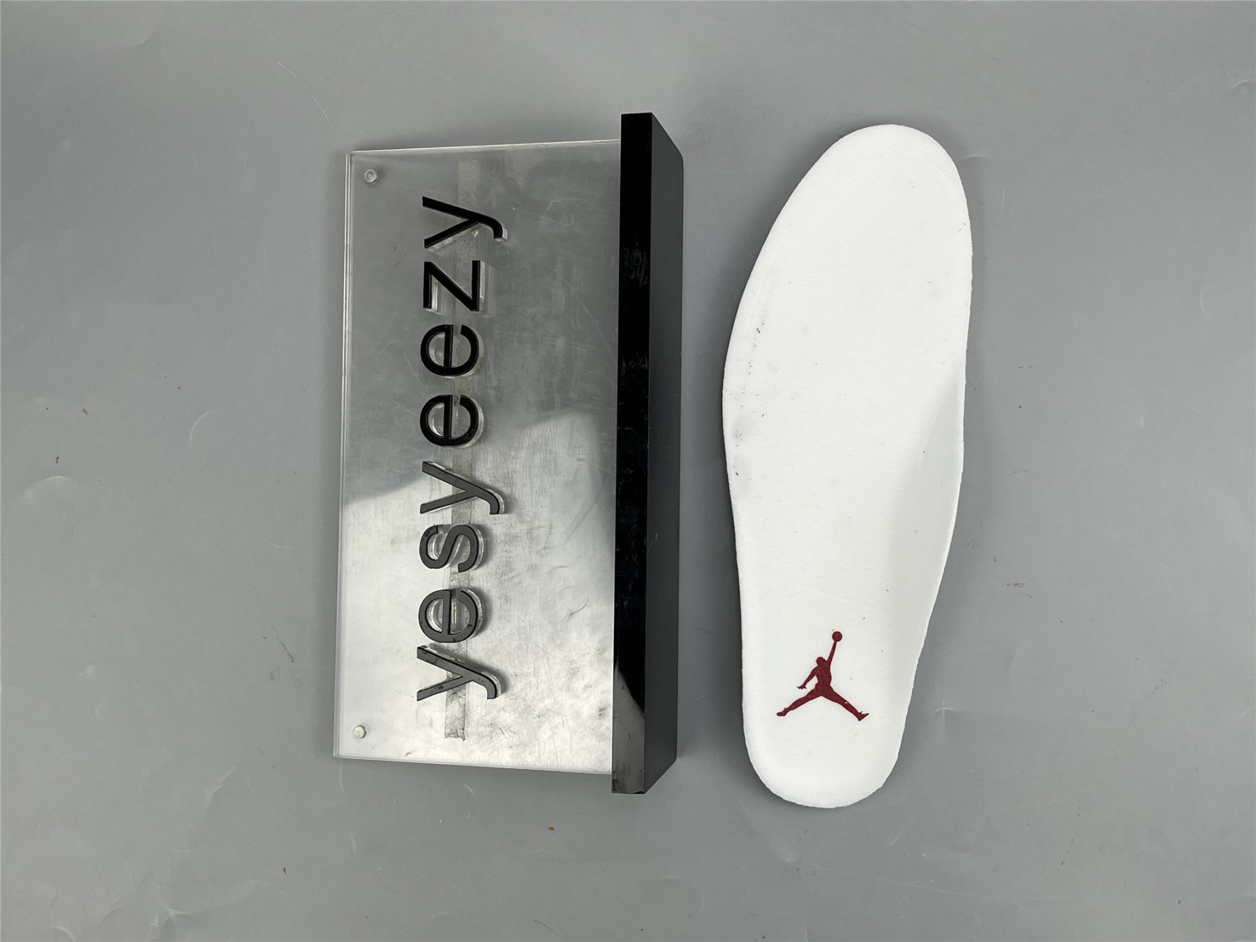 UA AIR JORDAN 6 RETRO 