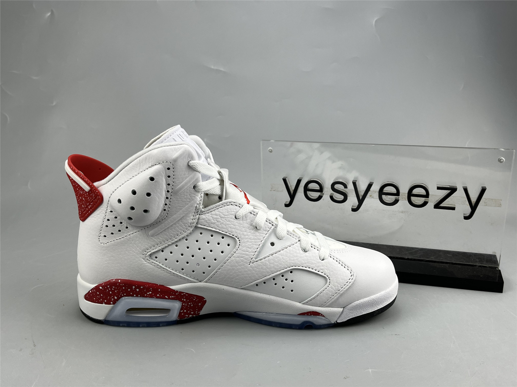 UA AIR JORDAN 6 RETRO 