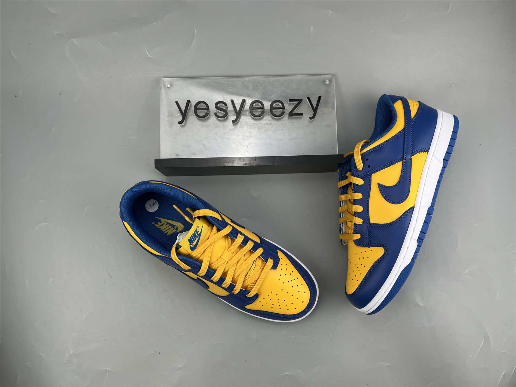 UA NIKE DUNK LOW UCLA
