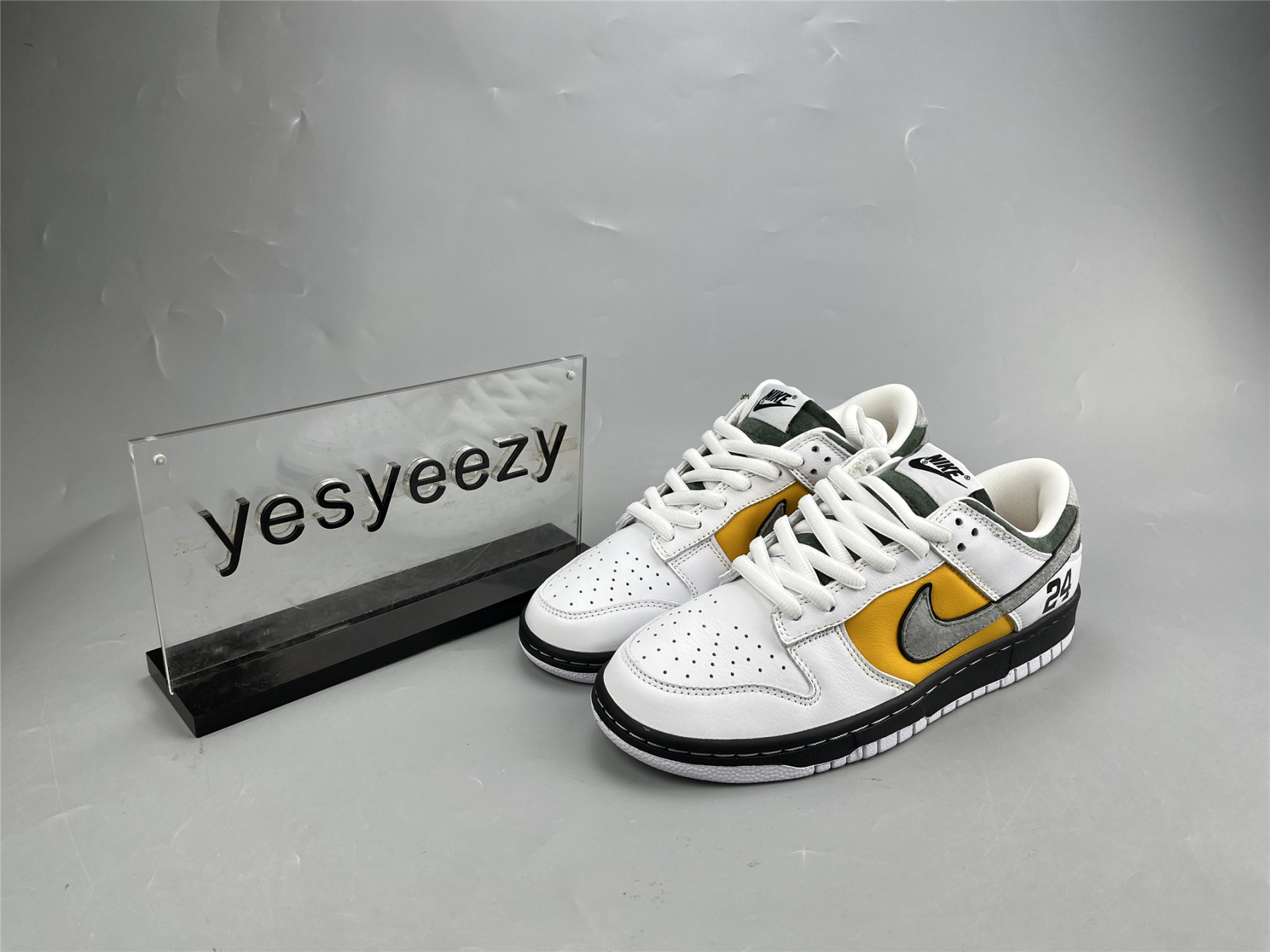 UA NIKE DUNK LOW KOBE WHITE YELLOW GREEN