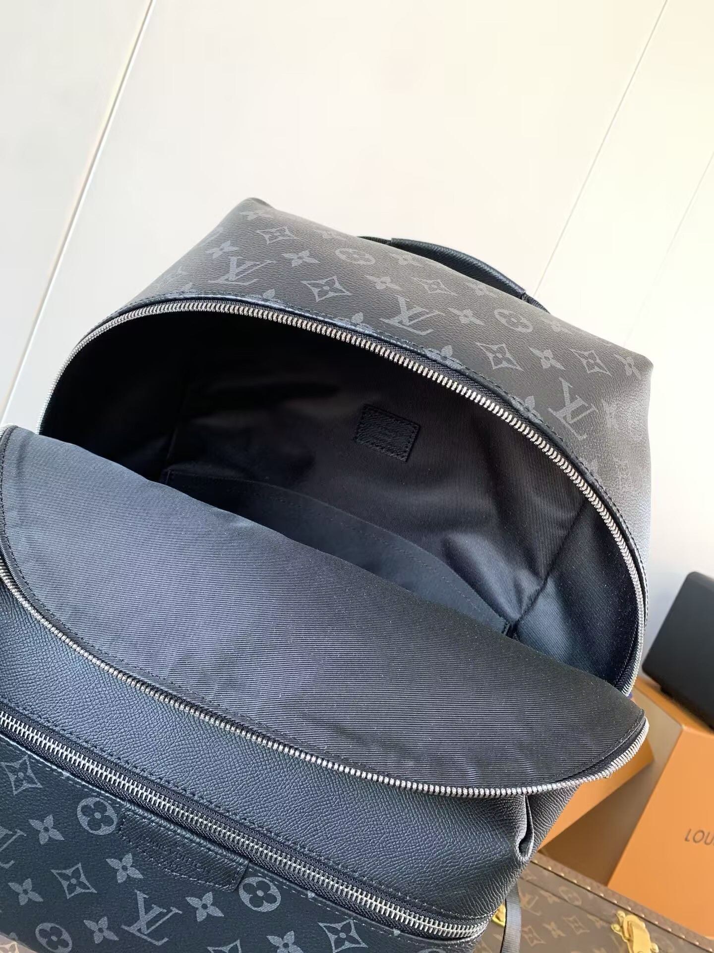 LV Discovery Backpack M30230 40x30x20cm