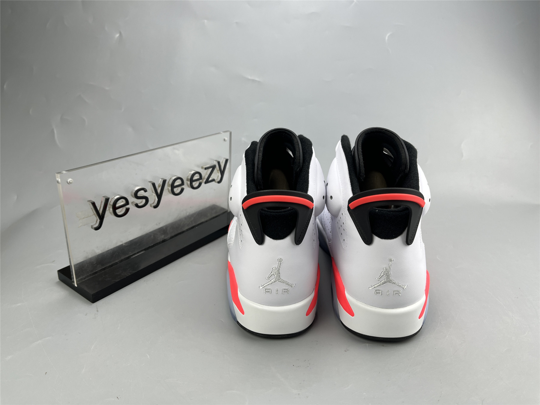 UA  AIR JORDAN 6 RETRO 