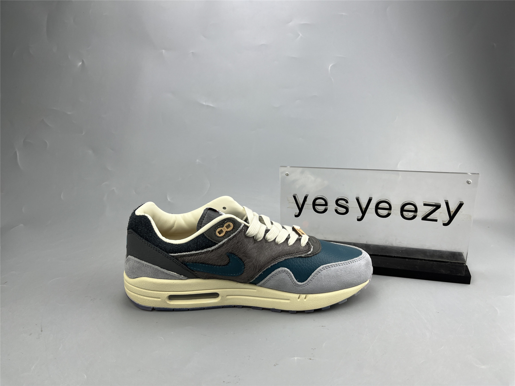 UA NIKE KASINA X AIR MAX 1 SP 