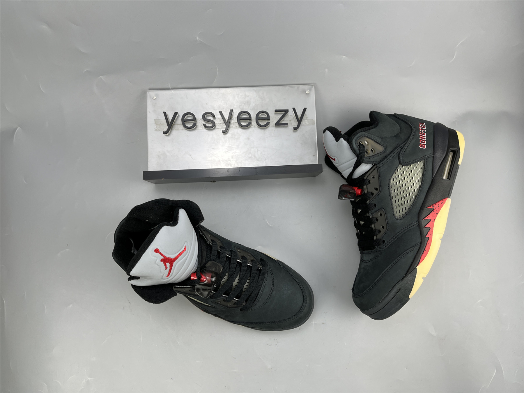 UA WMNS AIR JORDAN 5 GORE-TEX 