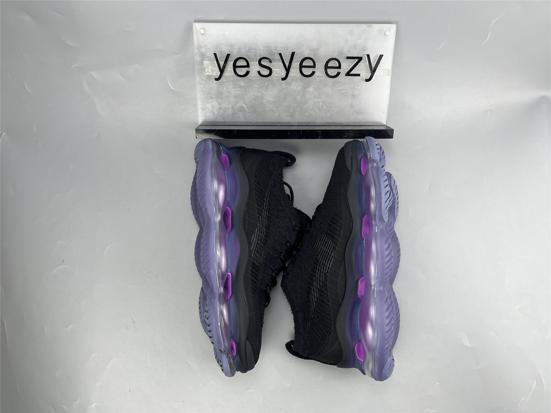 UA NIKE AIR MAX SCORPION 