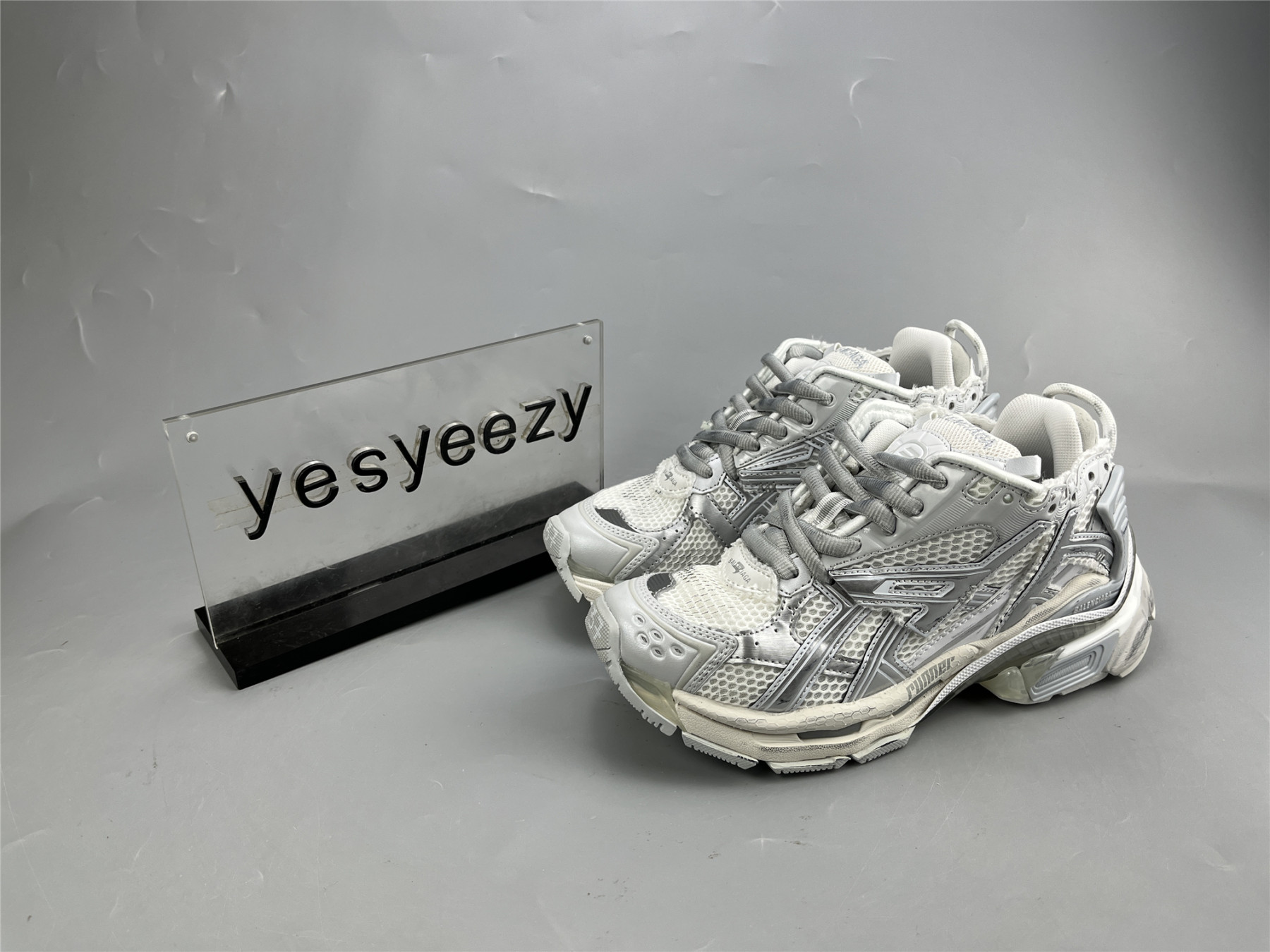 UA RUNNER GREY SILVER METALLIC