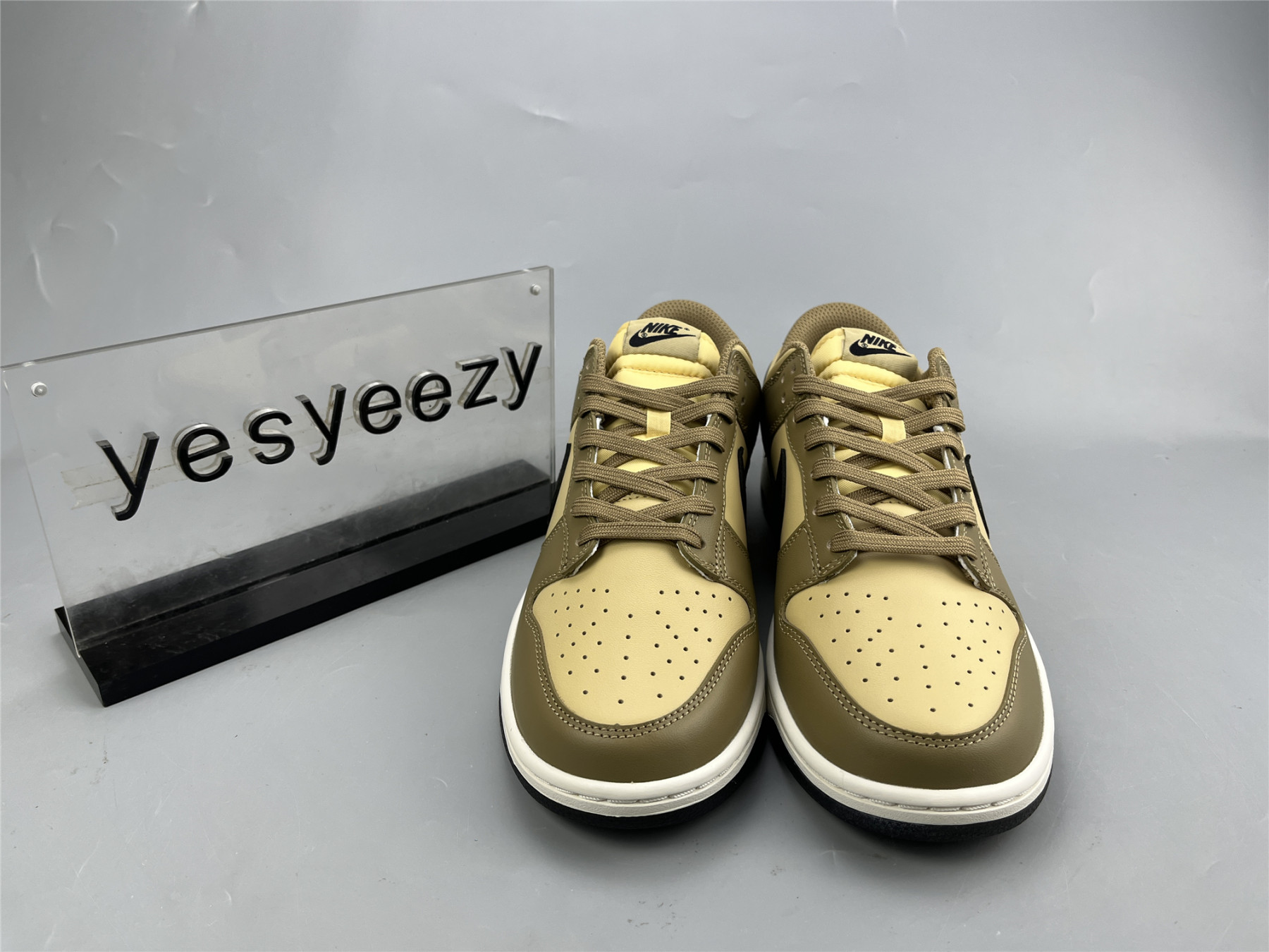 UA NIKE WMNS DUNK LOW 