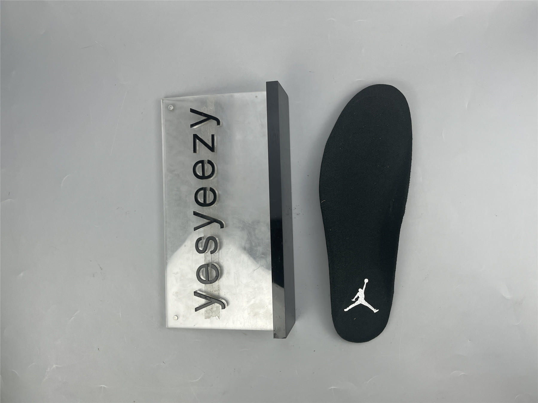 UA AIR JORDAN 6 RETRO 