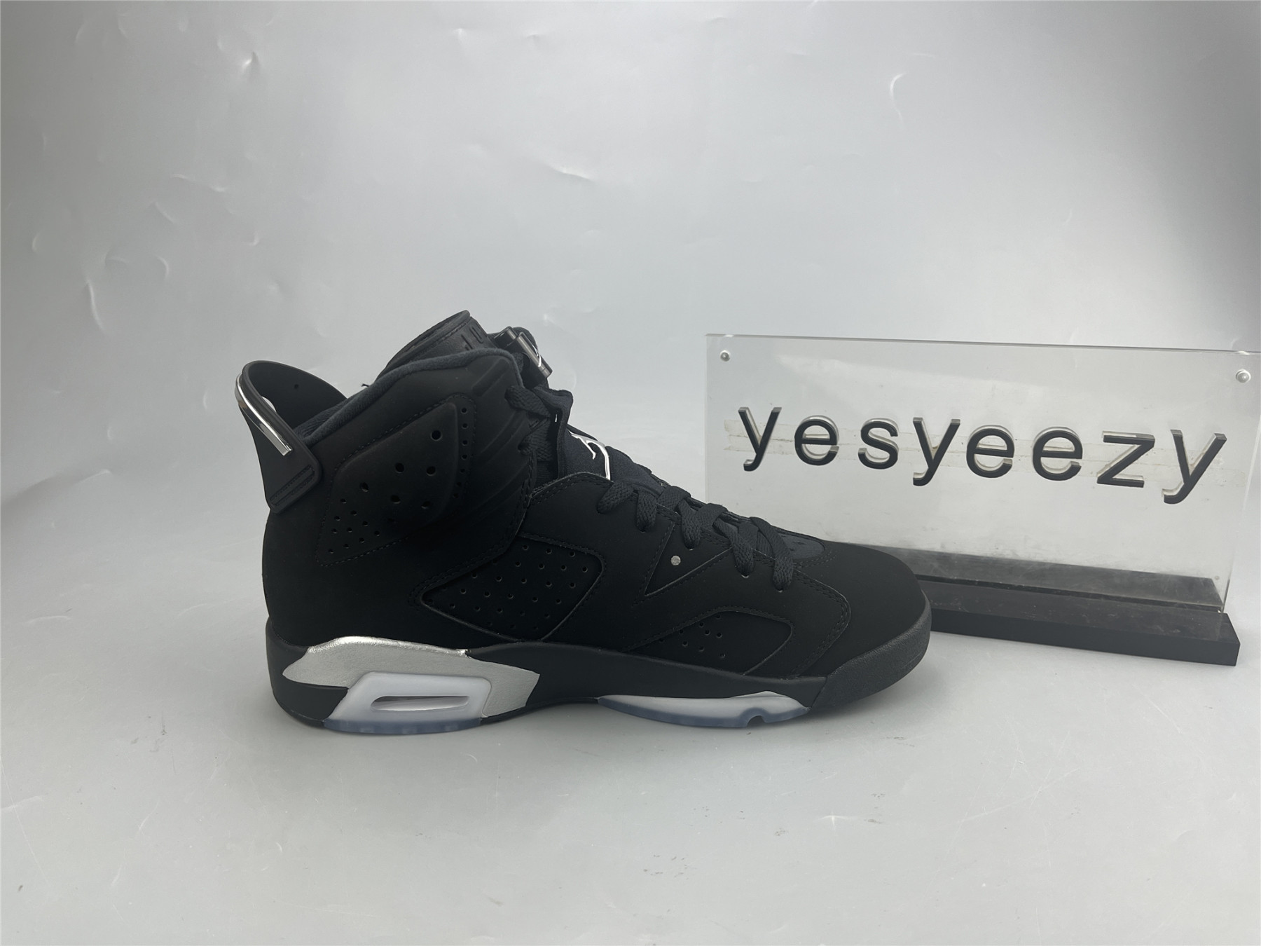 UA AIR JORDAN 6 RETRO 