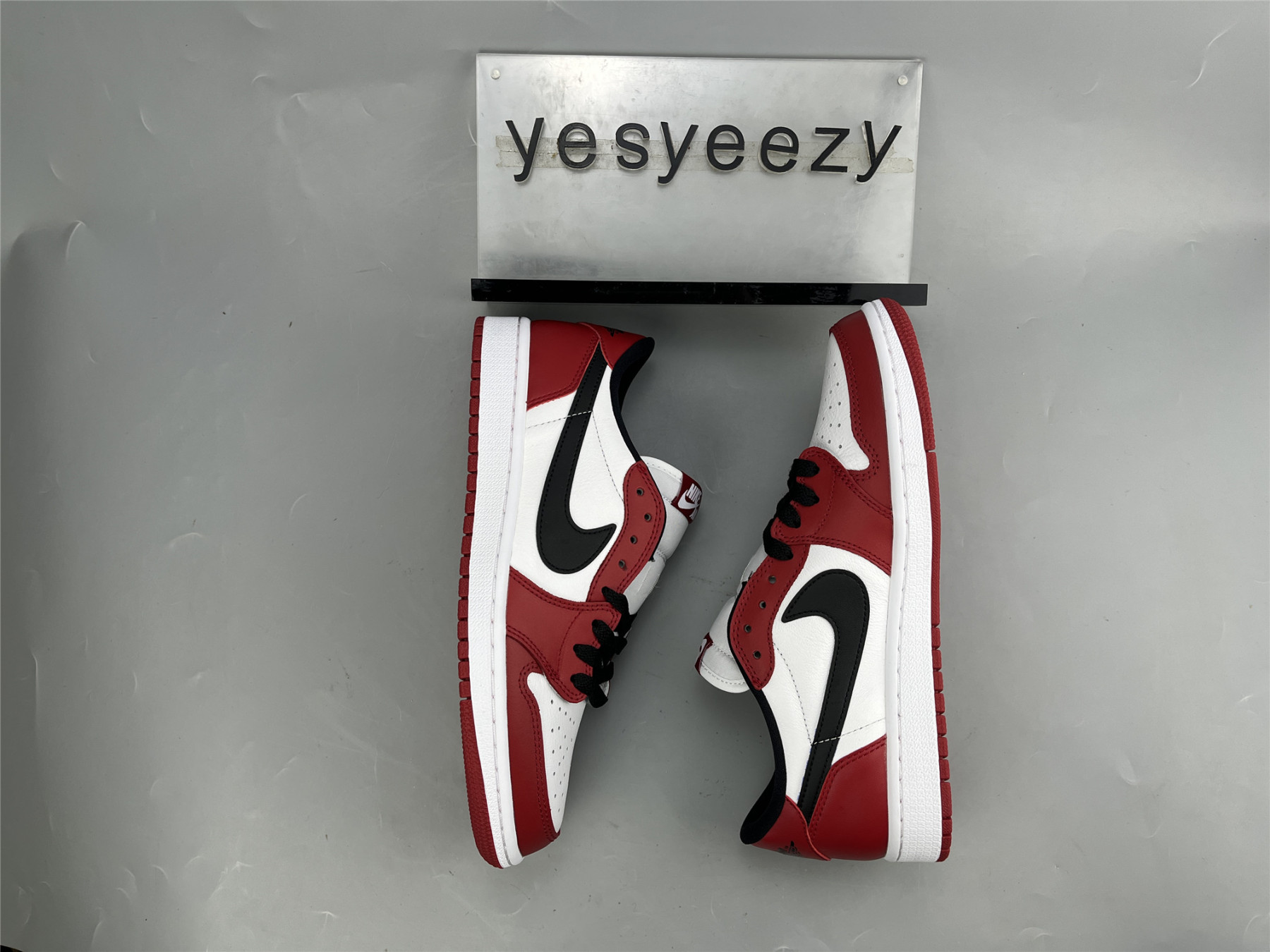 UA AIR JORDAN 1 RETRO LOW OG 