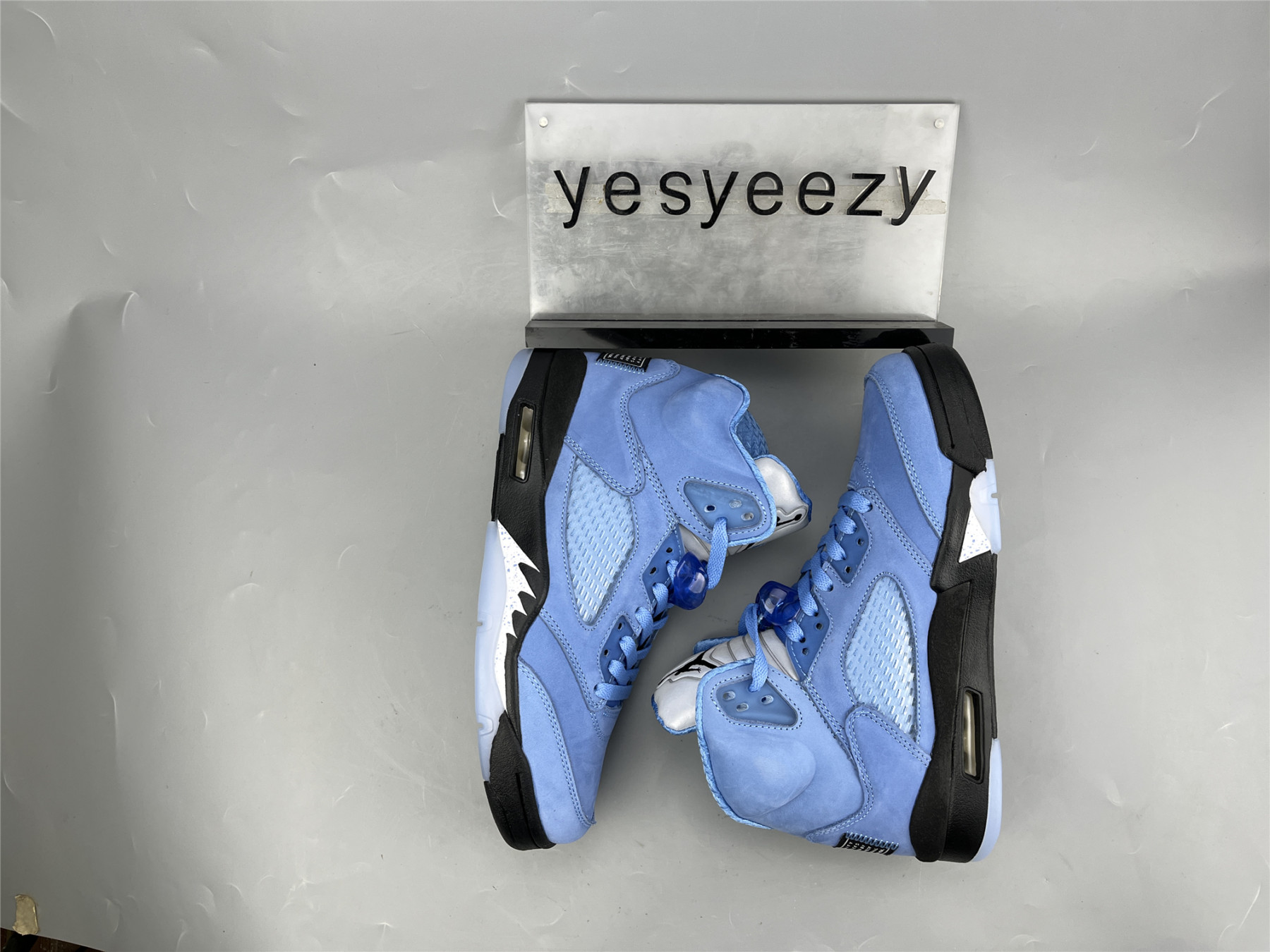 UA AIR JORDAN 5 RETRO "UNC"