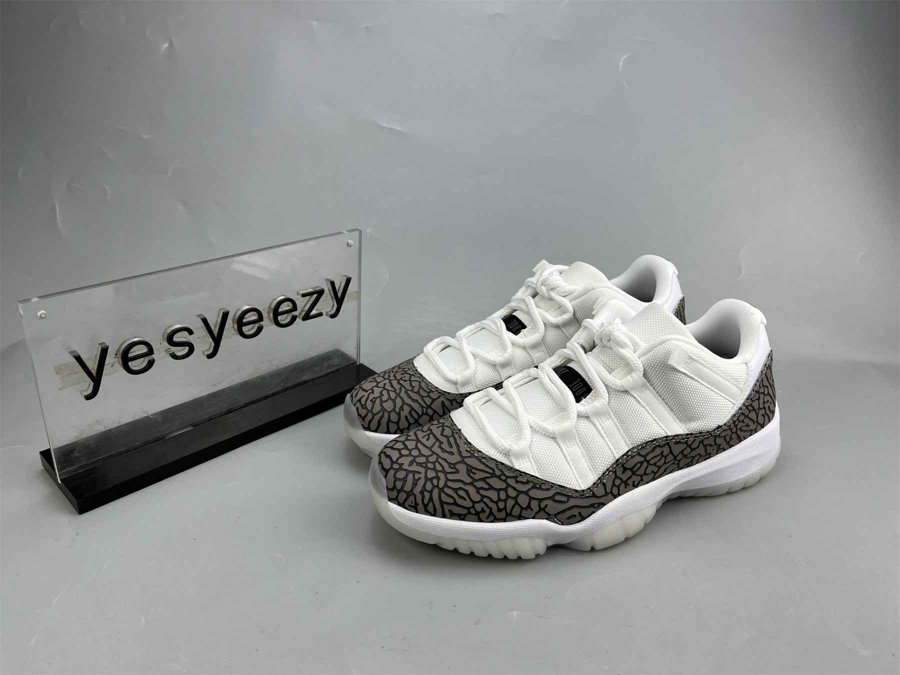 UA AIR JORDAN 11 LOW ELEPHANT