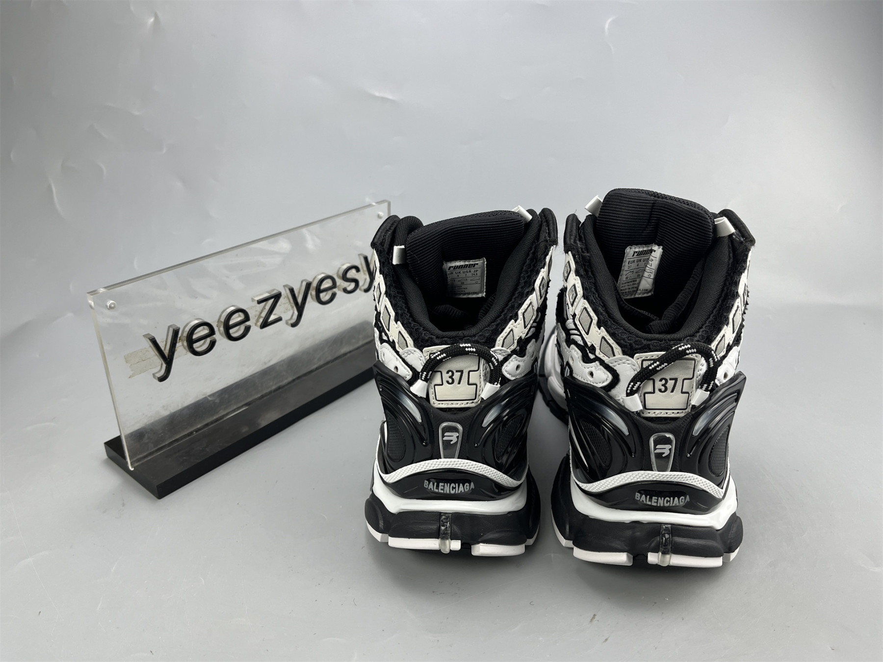 UA RUNNER HIGHTOP WHITE BLACK