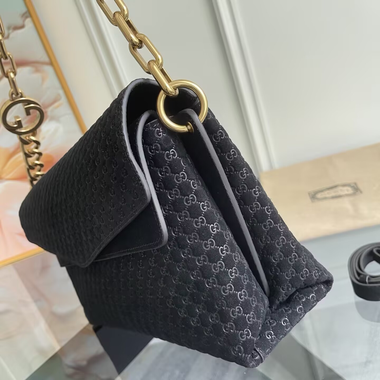 Gvc*1 Large Shoulder Bag With Chain 36x19.5x9.5cm