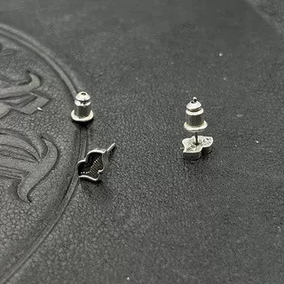 Ch*0me He**ts lip Earrings