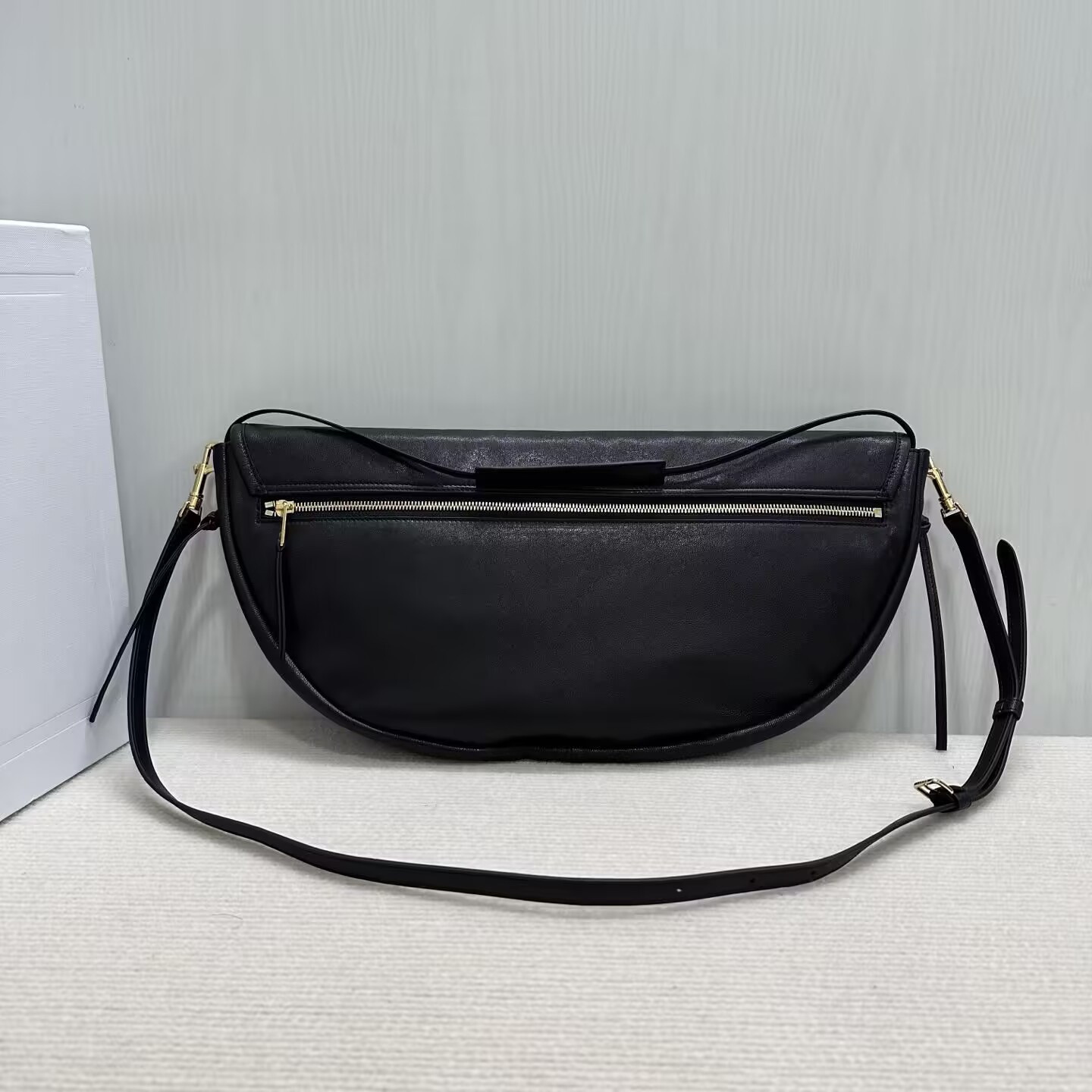 Ce1i*e HALFMOON SOFT TRIOMPHE BAG IN S*pPLE SHINY LAMBSKIN 46x19x10cm