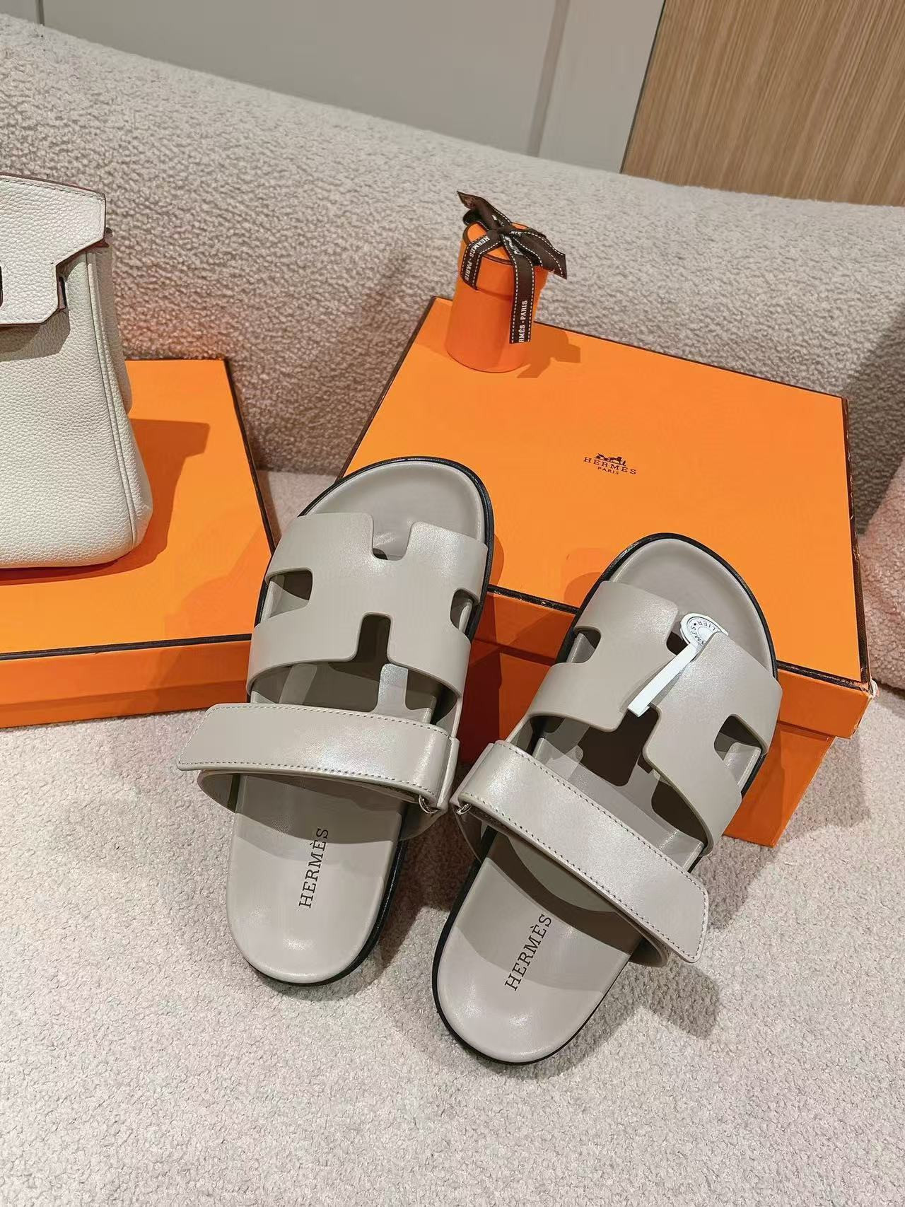 UA H**me5 Chypre Sandal