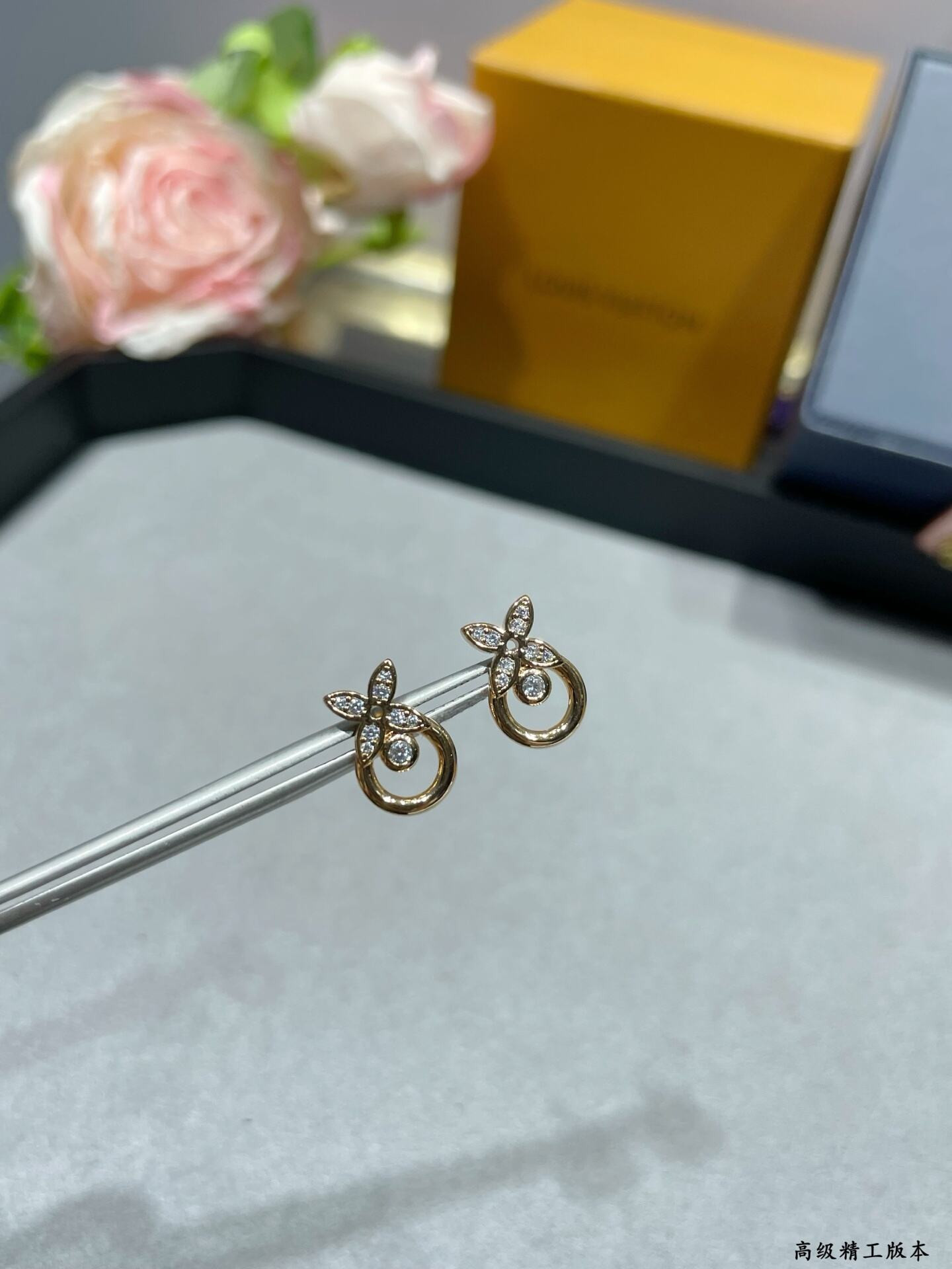 LV Single Flower Circle Earrings