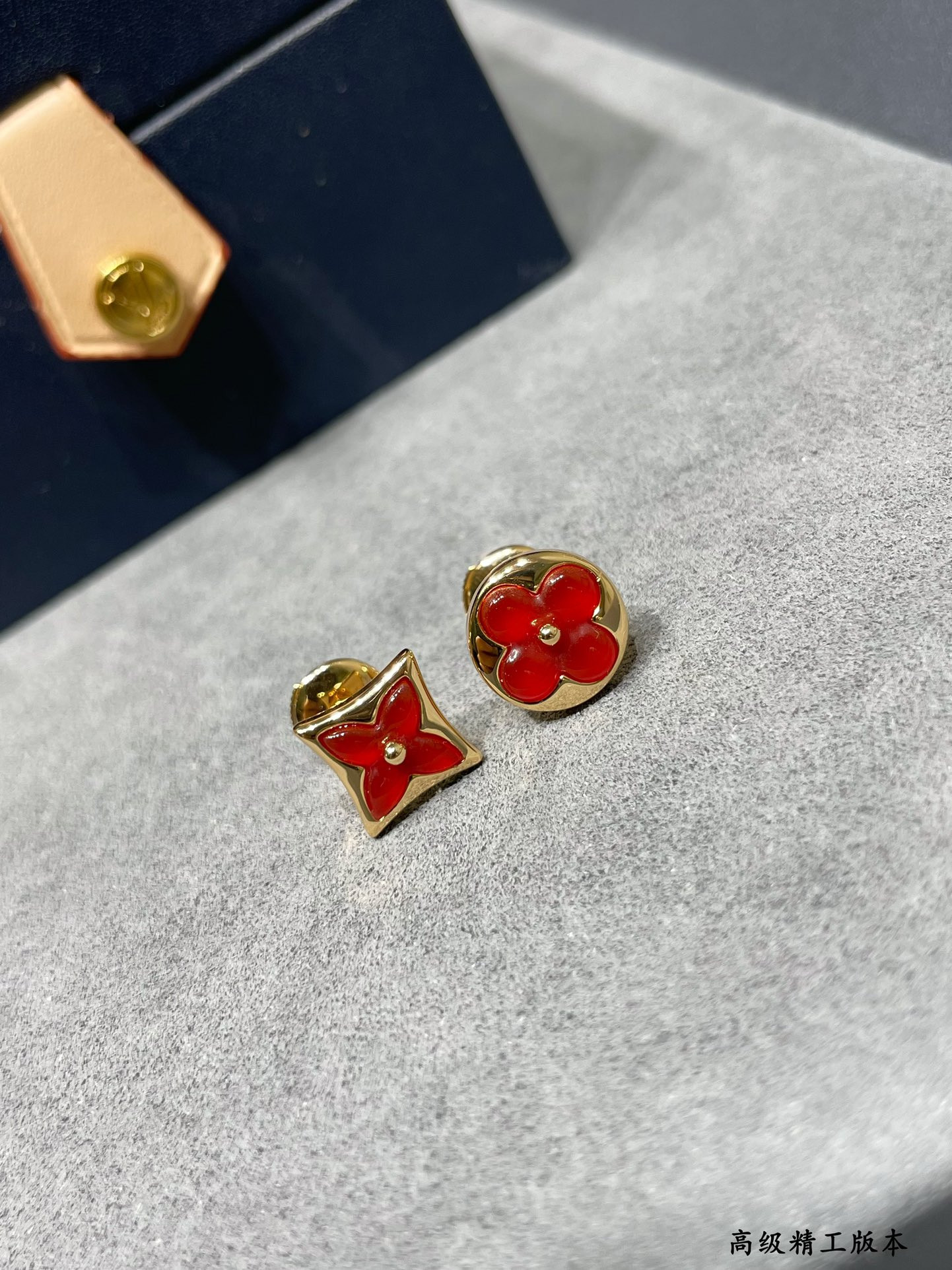 L0vis Vvtt0n Earrings