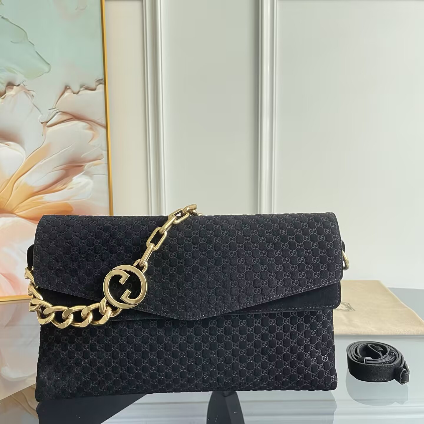 Gvc*1 Large Shoulder Bag With Chain 36x19.5x9.5cm