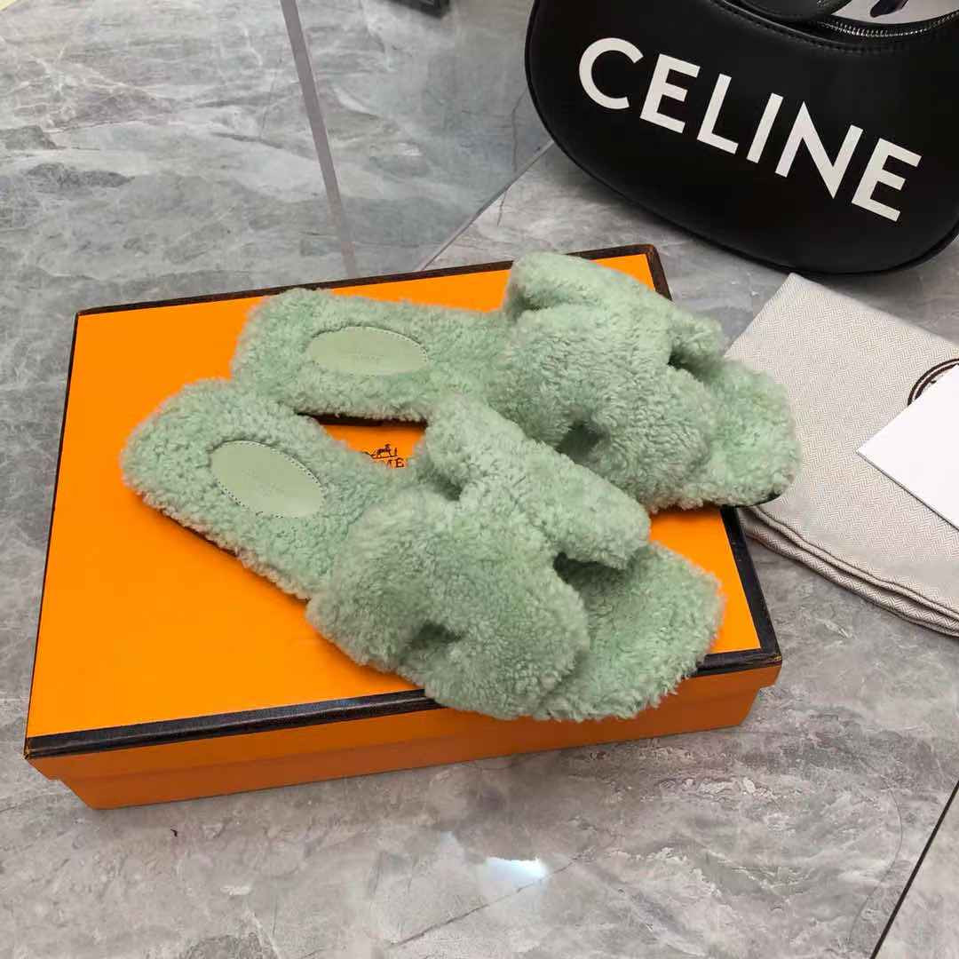 UA H**me5 Oran sandal