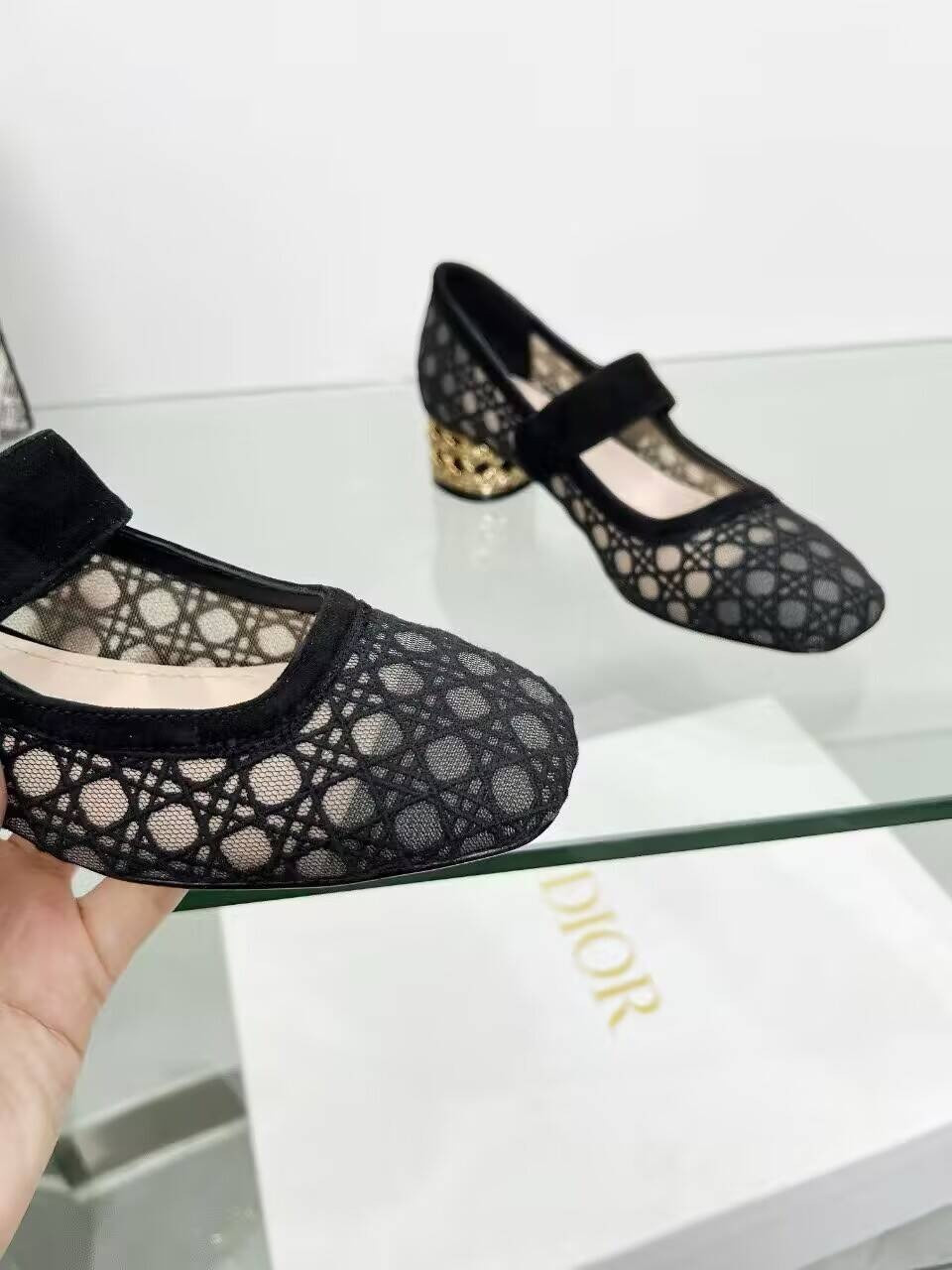 UA D10r Mary Janes