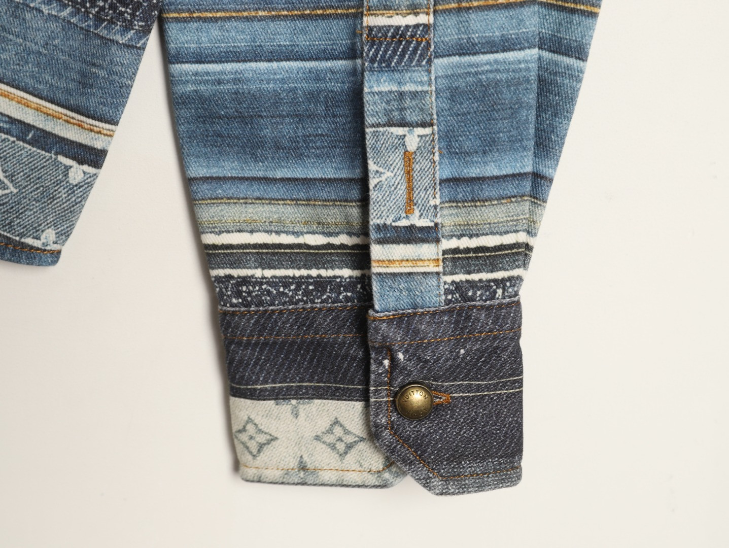 L0vis Vvtt0n LV Long-sleeved Shirts