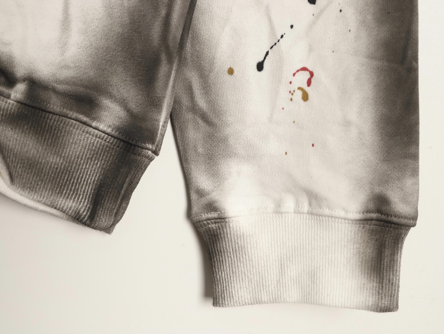 L0vis Vvtt0n Hoodies