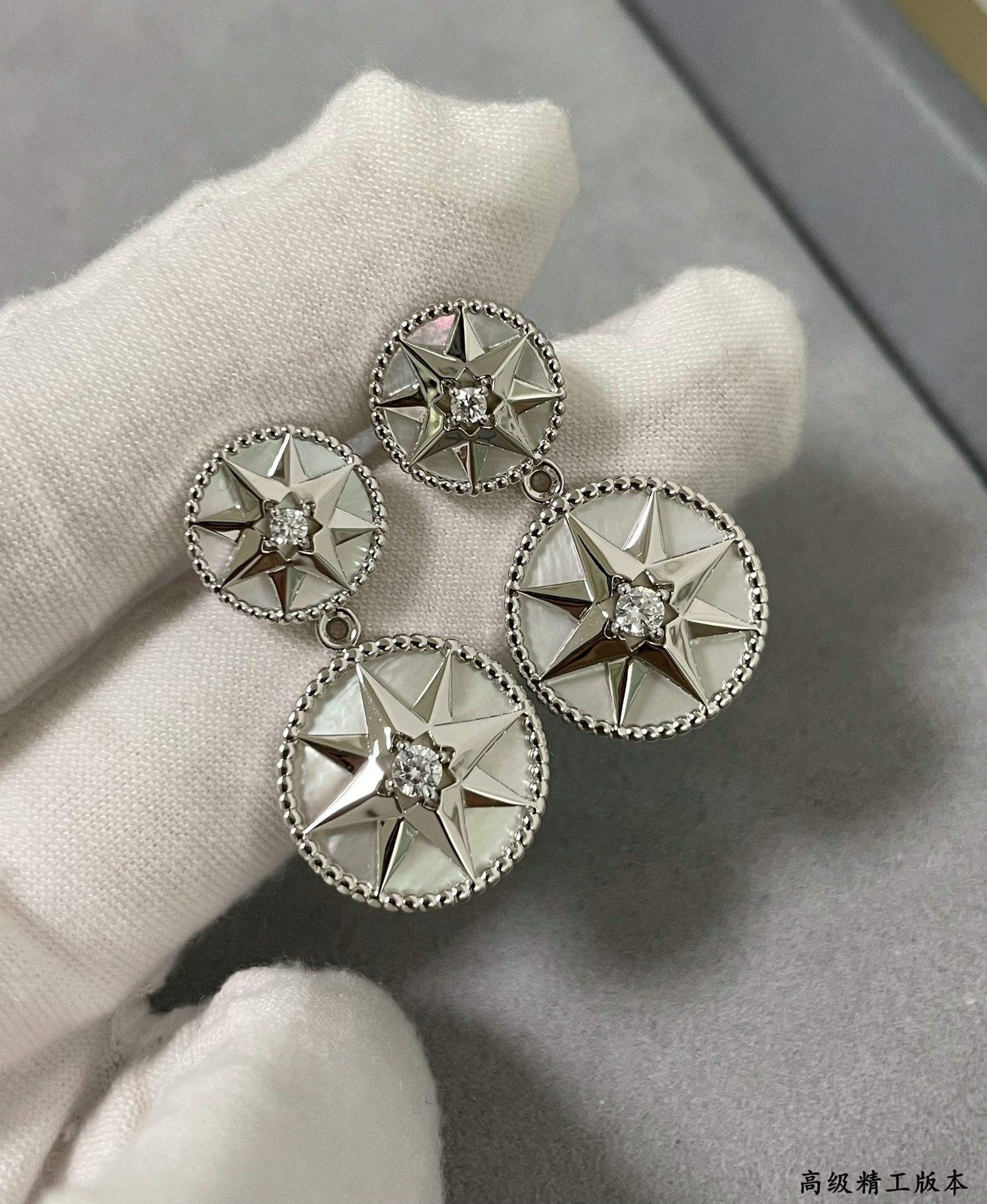 D10r Rose des Vents Earring