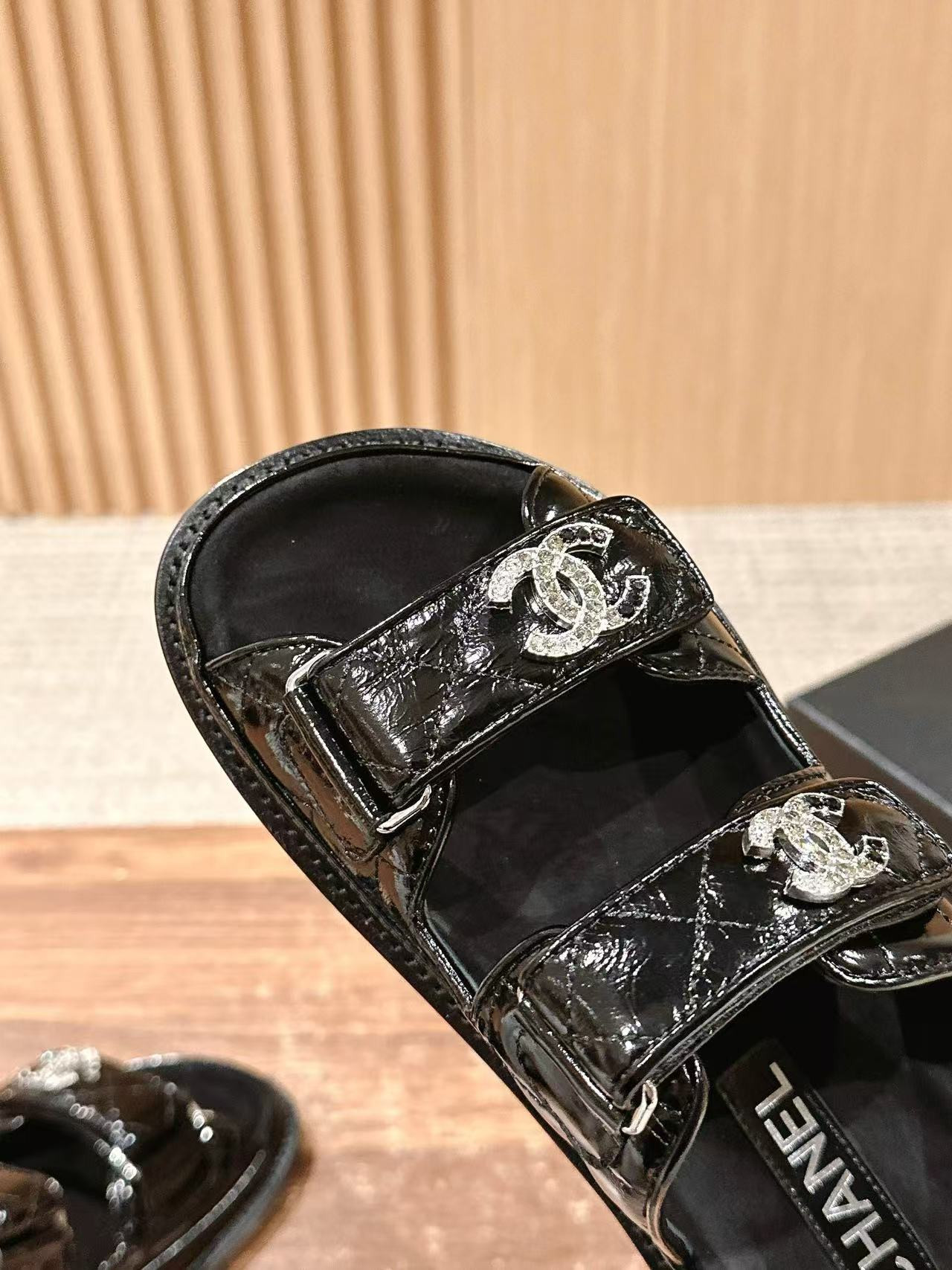 UA Ch**el Slides