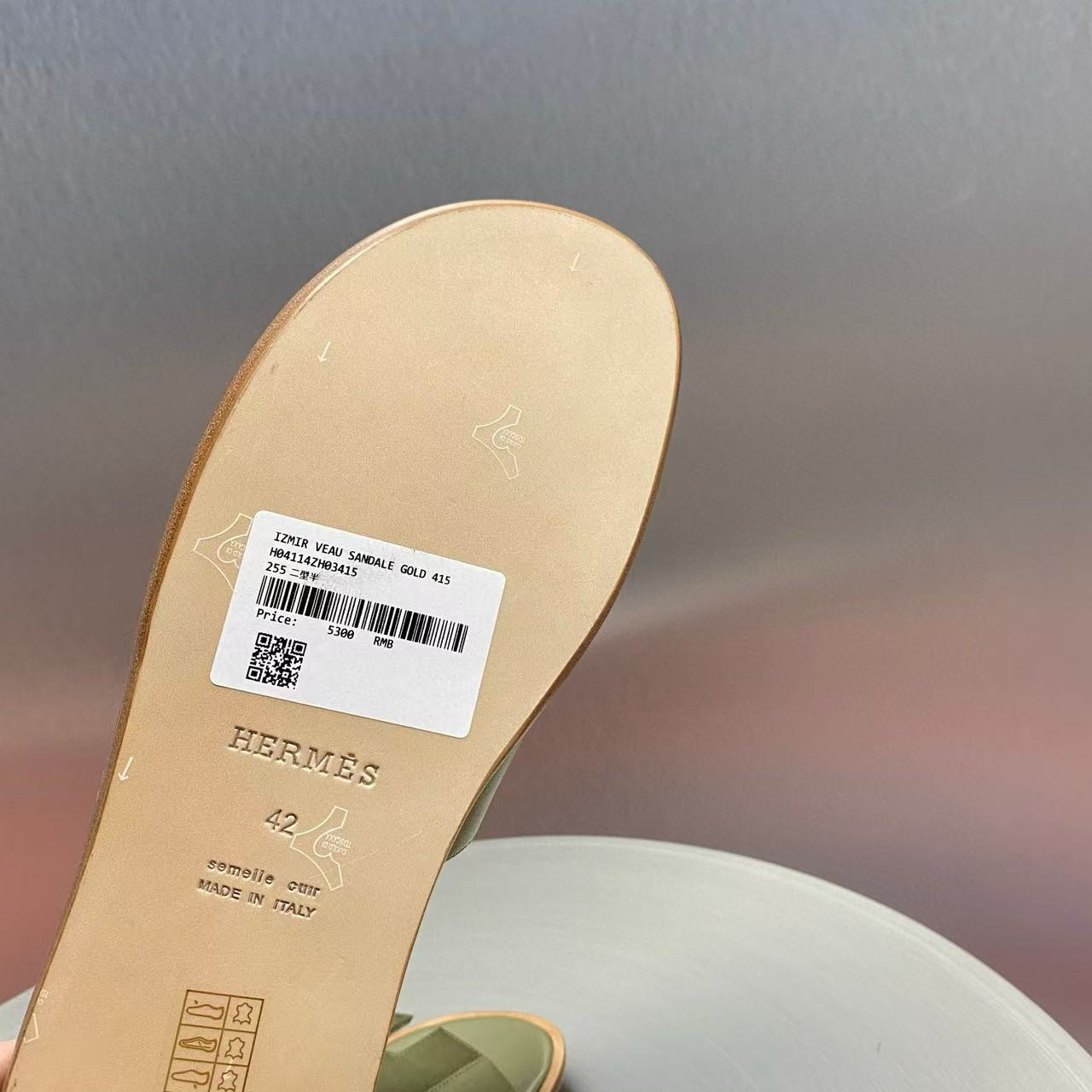 UA H**me5 Izmir sandal
