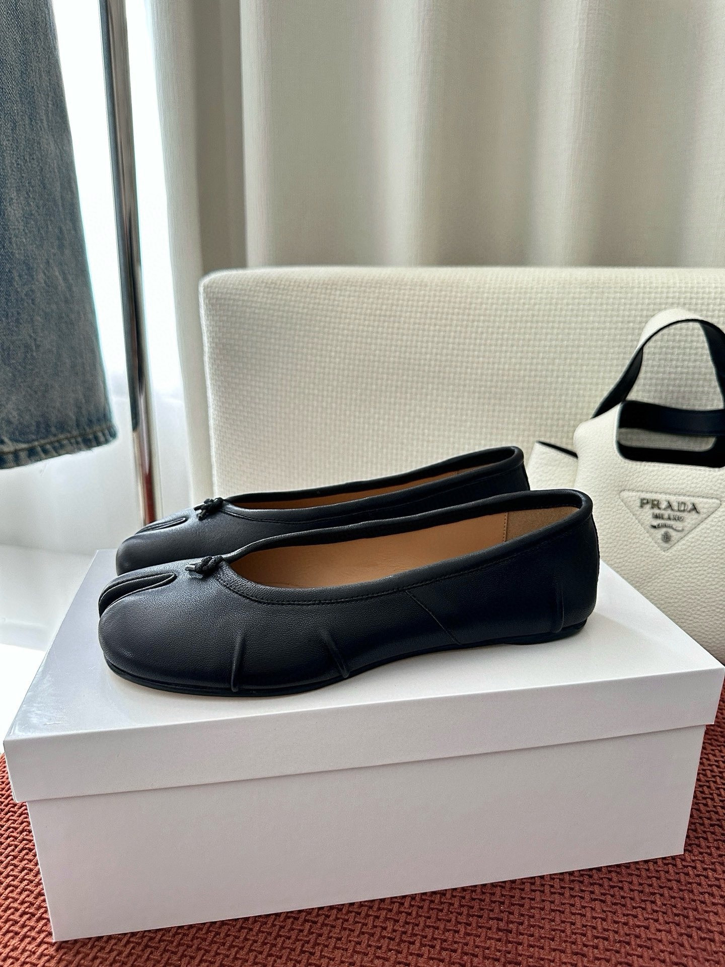 UA Ma1s0n Marg*e1a Tabi Leather Ballet Flats