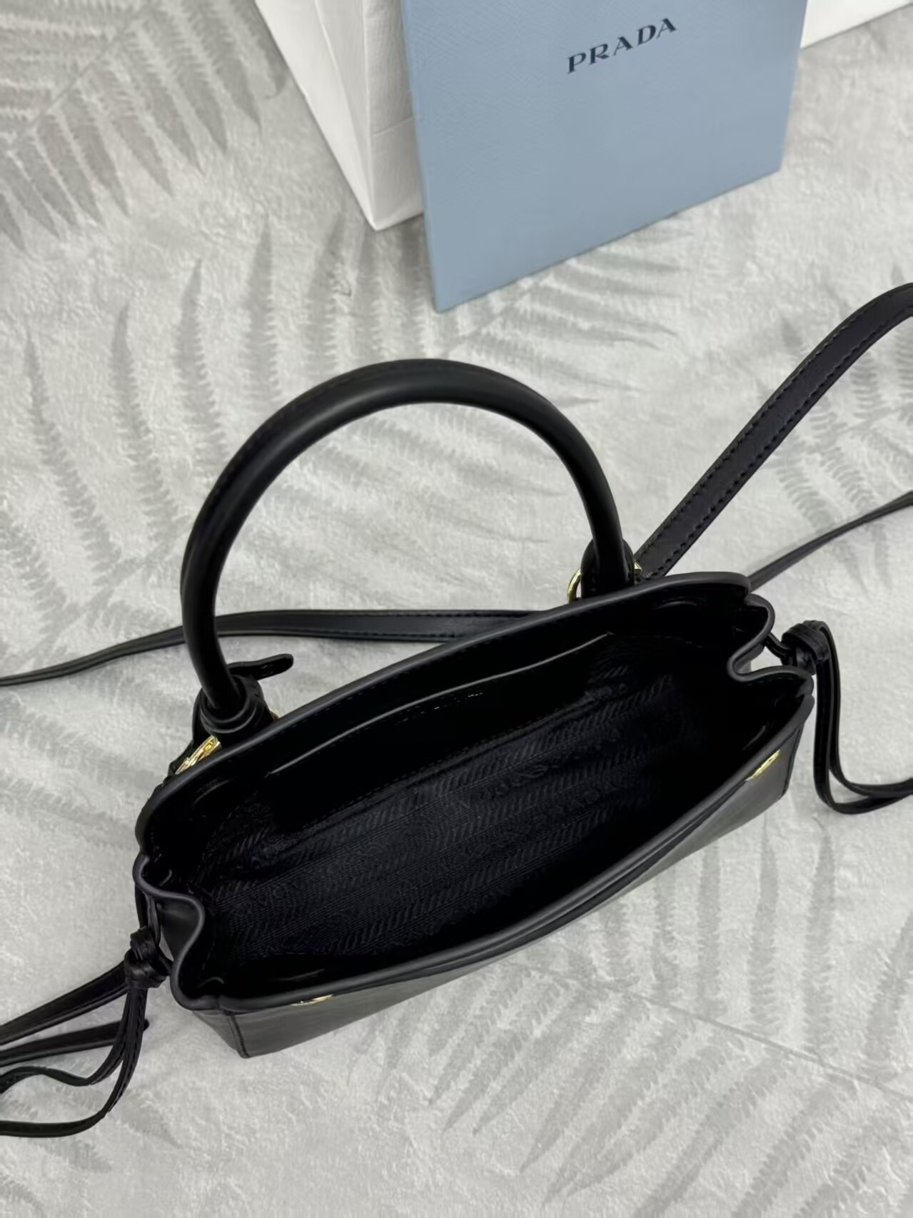 Pra*a Carry Mini Leather Handbag 13.5x20x6cm