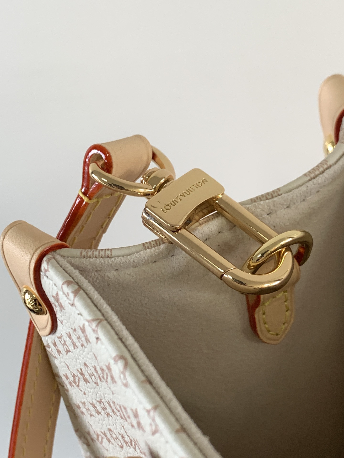 LV OnTheGo PM M15138 25x19x11.5cm