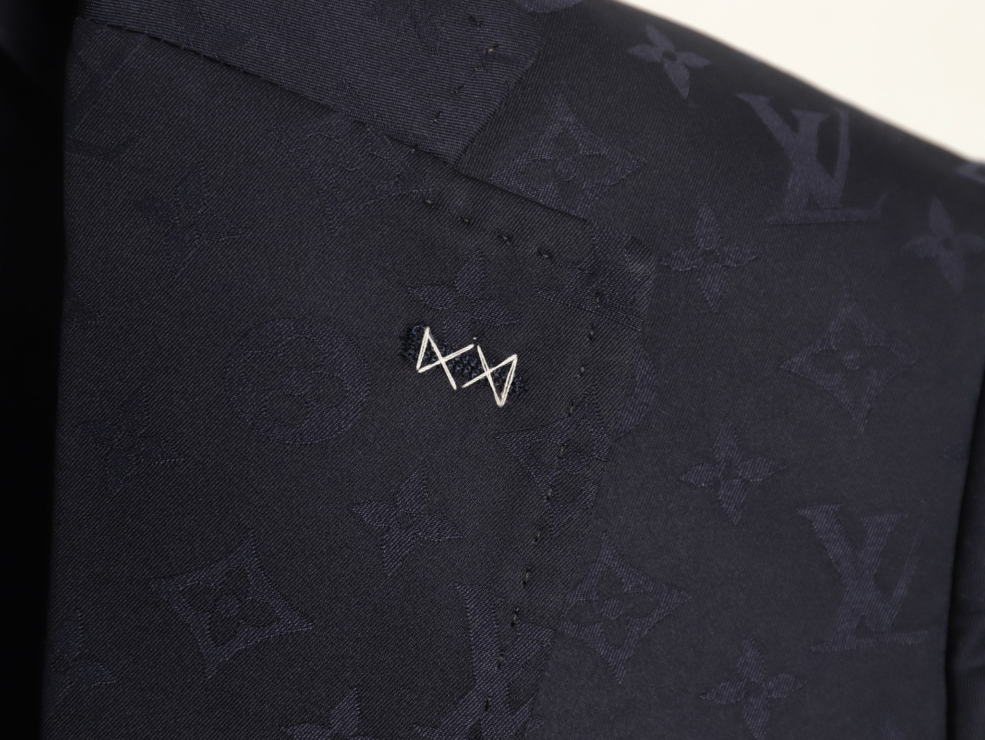 L0vis Vvtt0n Coats Suit