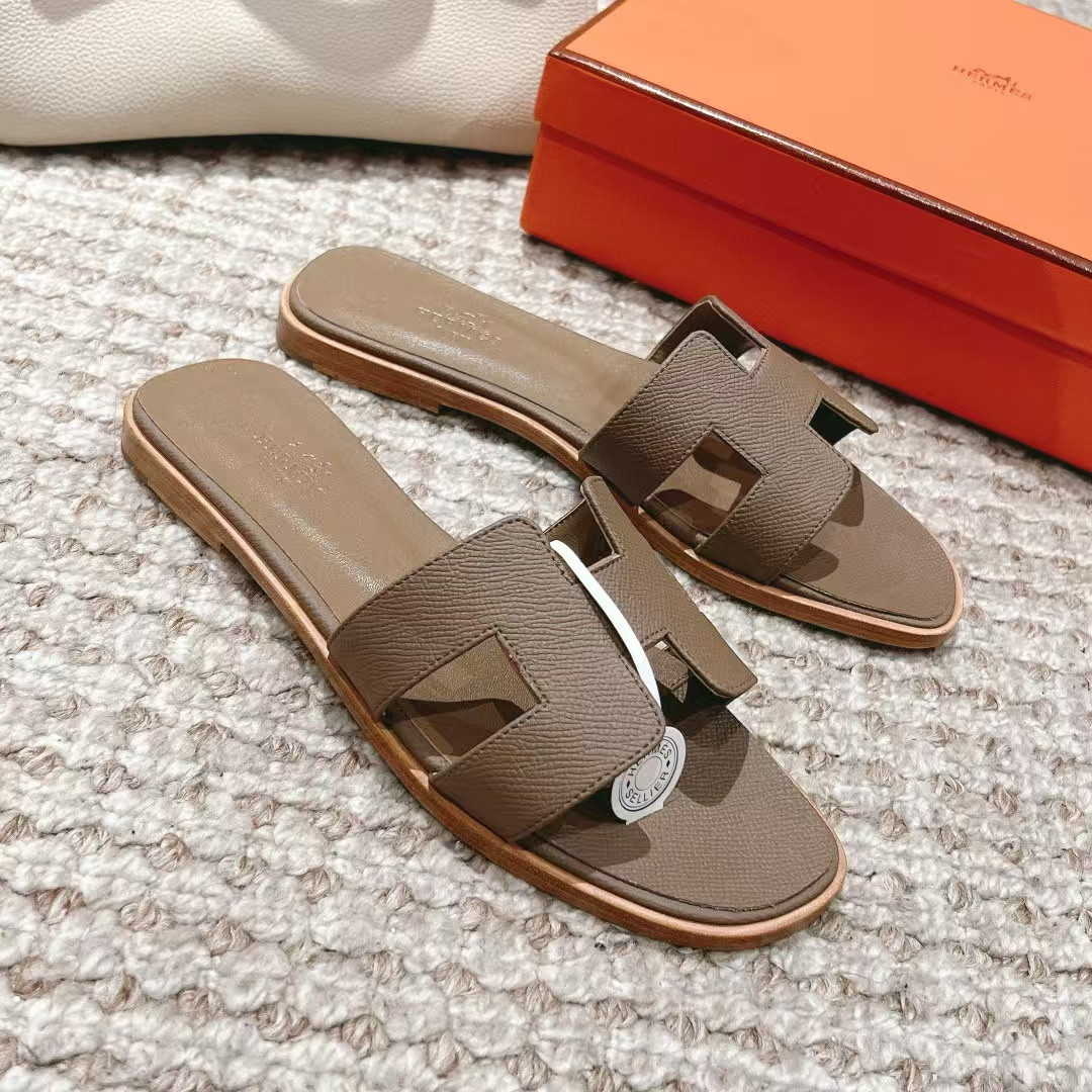 UA H**me5 Oran sandal